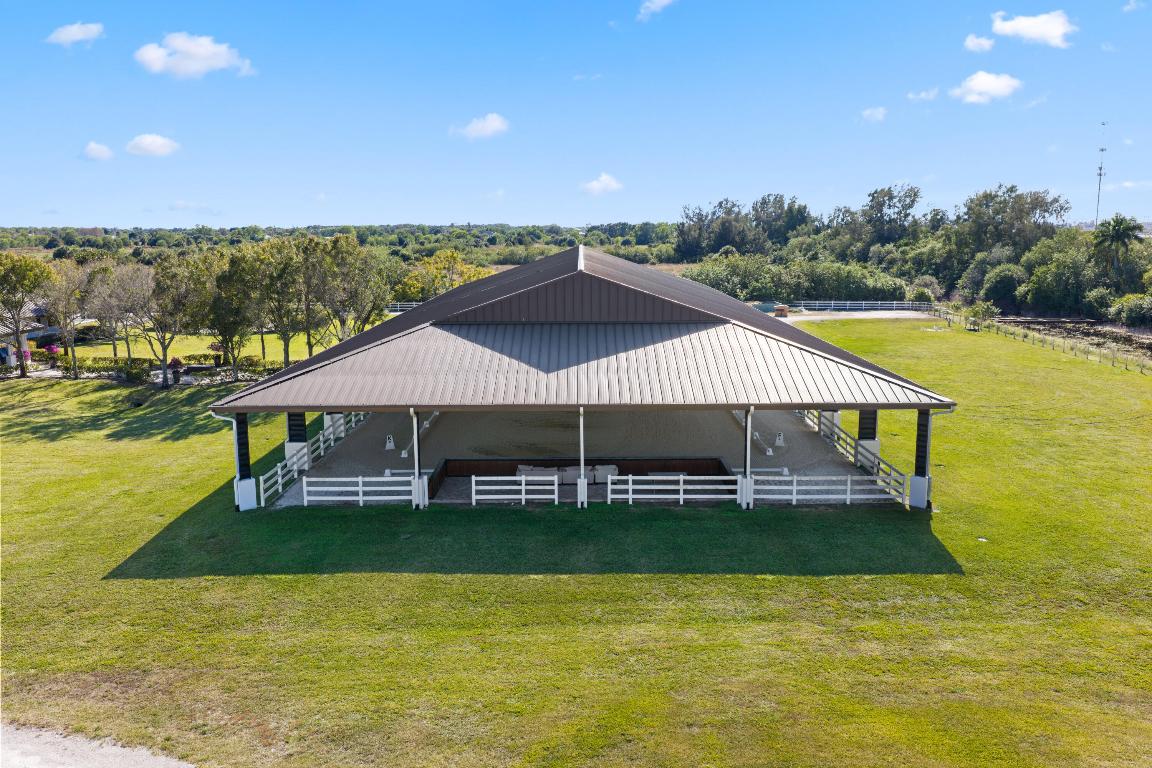WHITE FENCES EQUESTRIAN ESTATES - Residential
