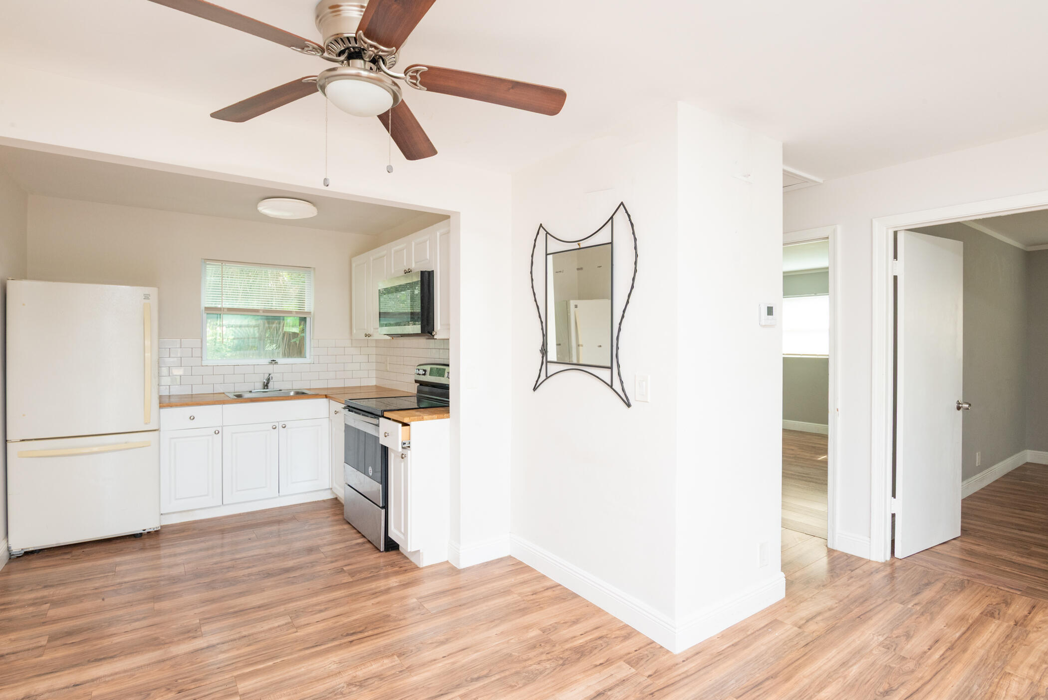 MODEL LAND CO - Residential Lease