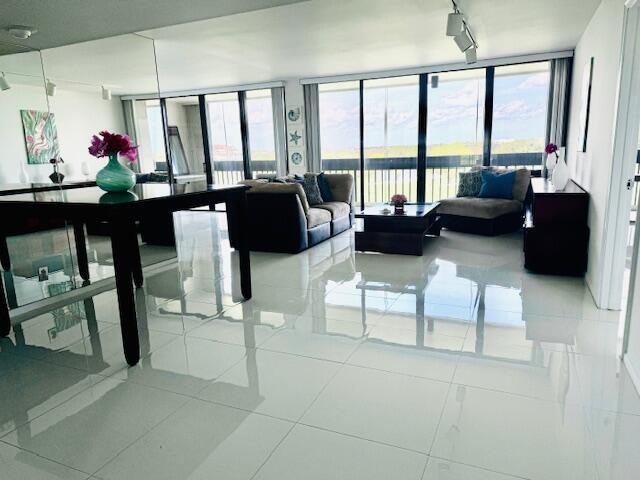 LANDS OF THE PRESIDENT CONDO 2 , - Residential Lease