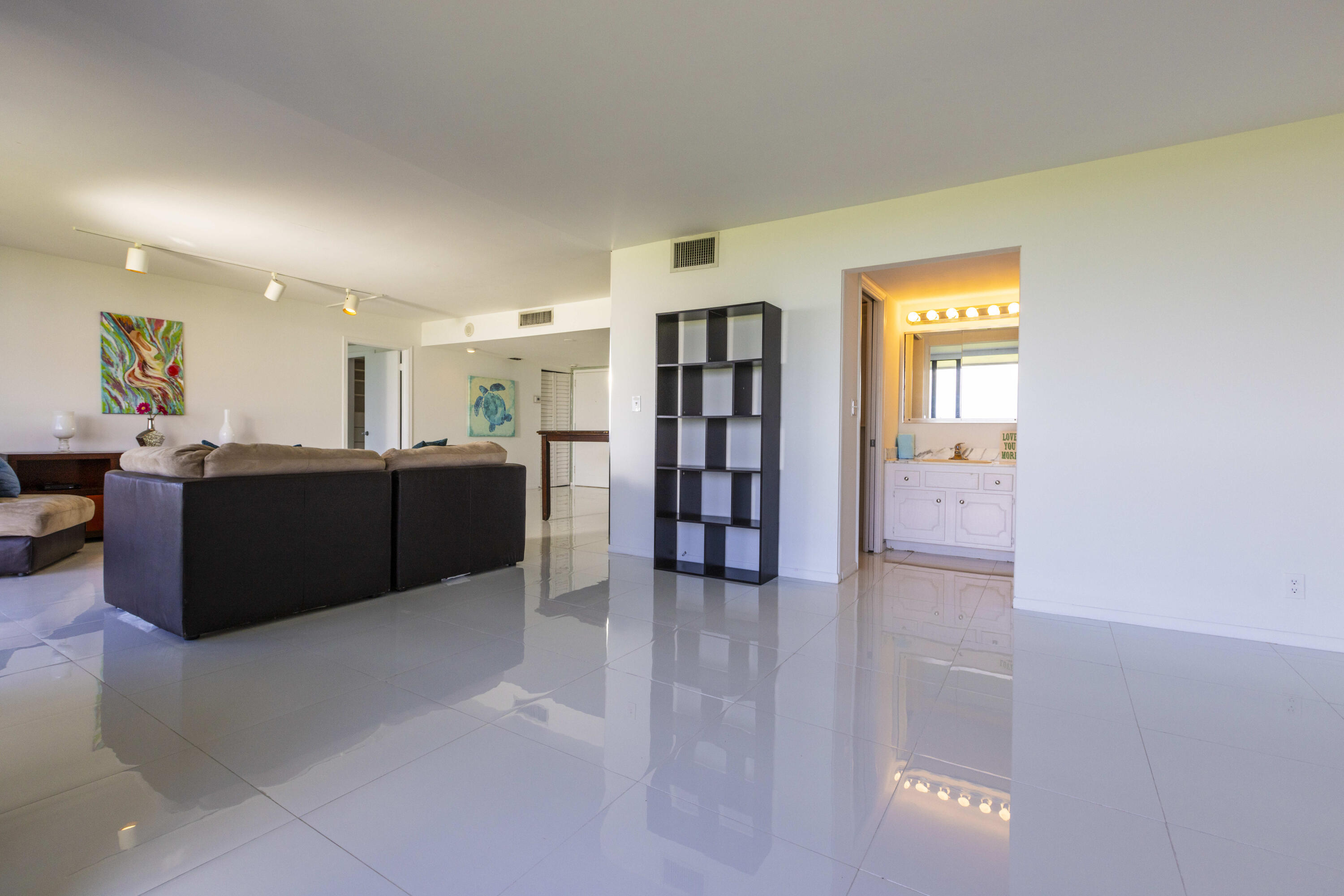 LANDS OF THE PRESIDENT CONDO 2 , - Residential Lease
