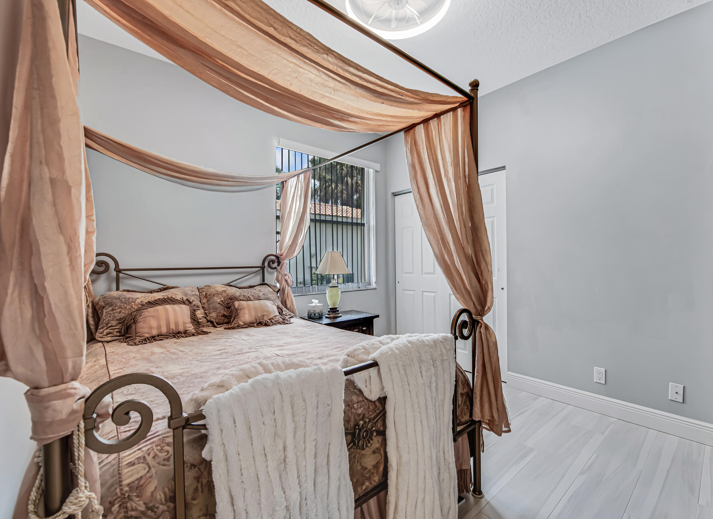 PALM ISLES WEST - Residential