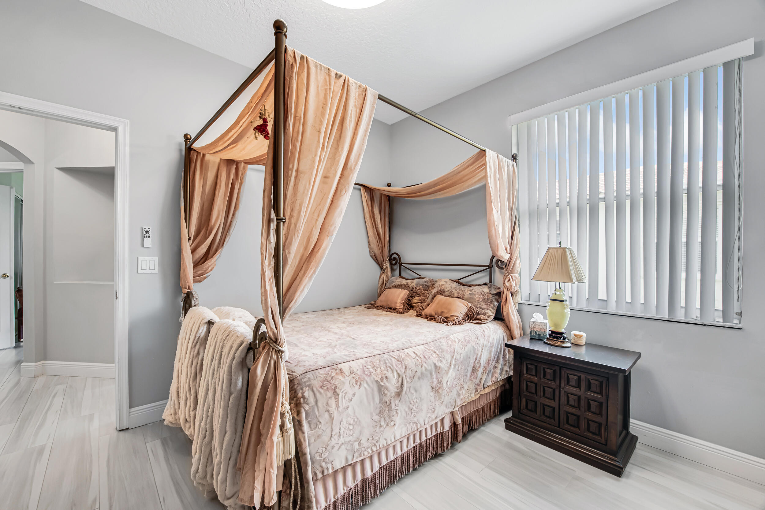 PALM ISLES WEST - Residential