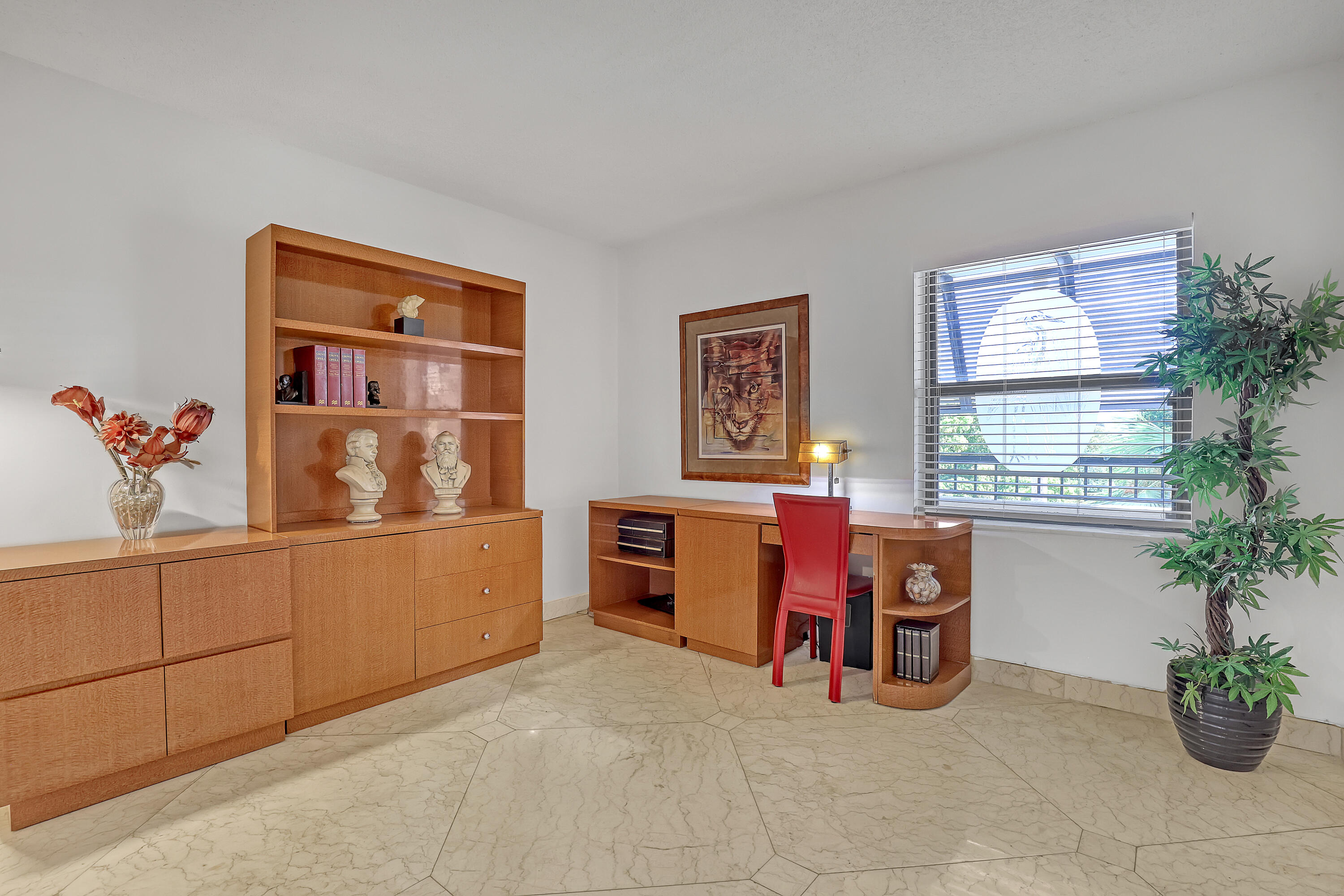 GOVERNORS POINTE CONDO - Residential