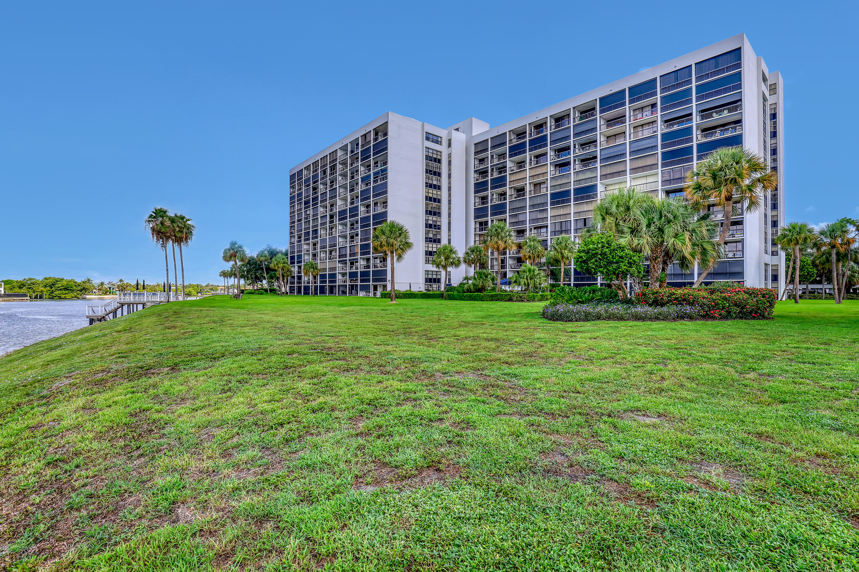 GOVERNORS POINTE CONDO - Residential