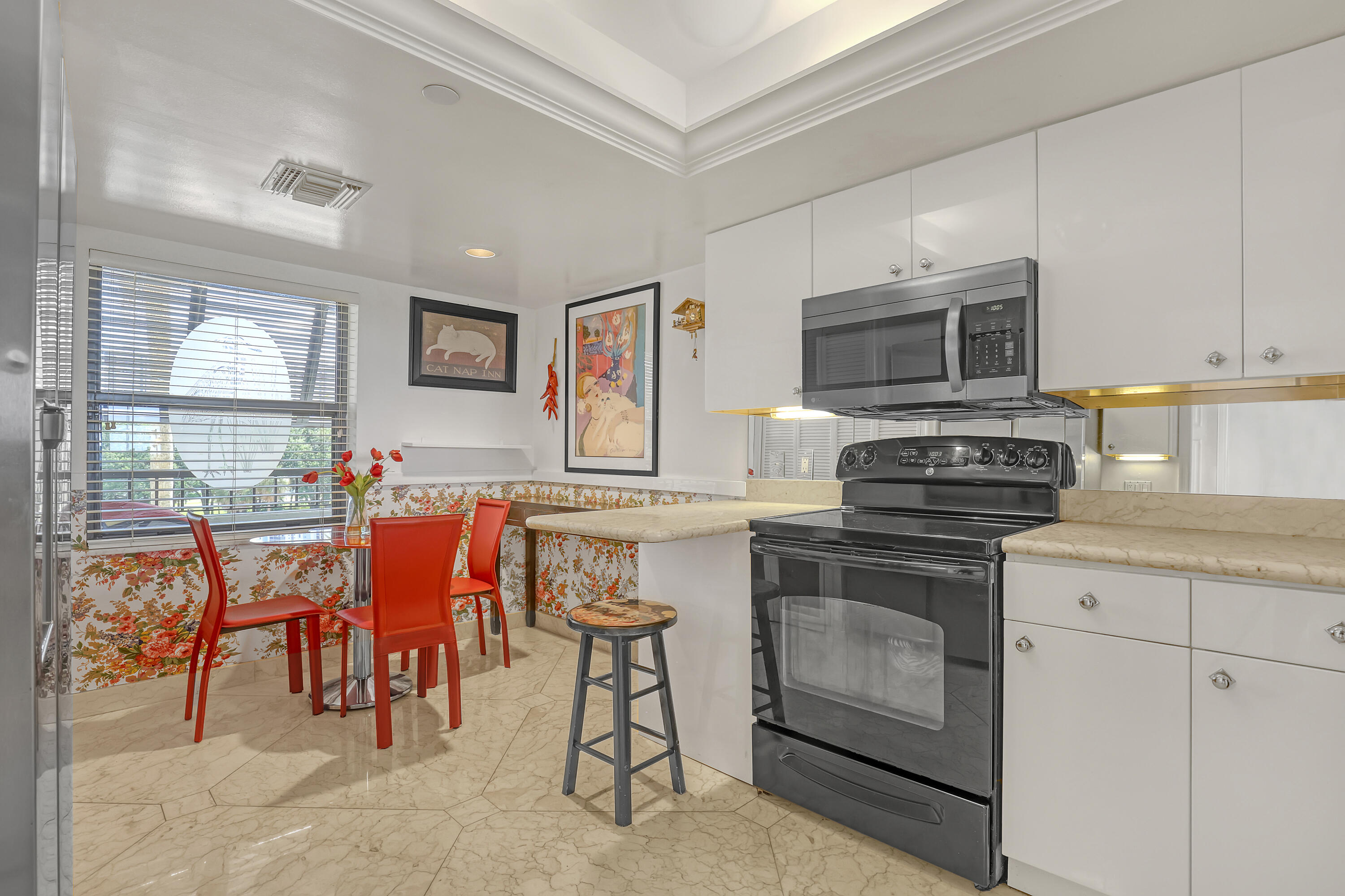 GOVERNORS POINTE CONDO - Residential