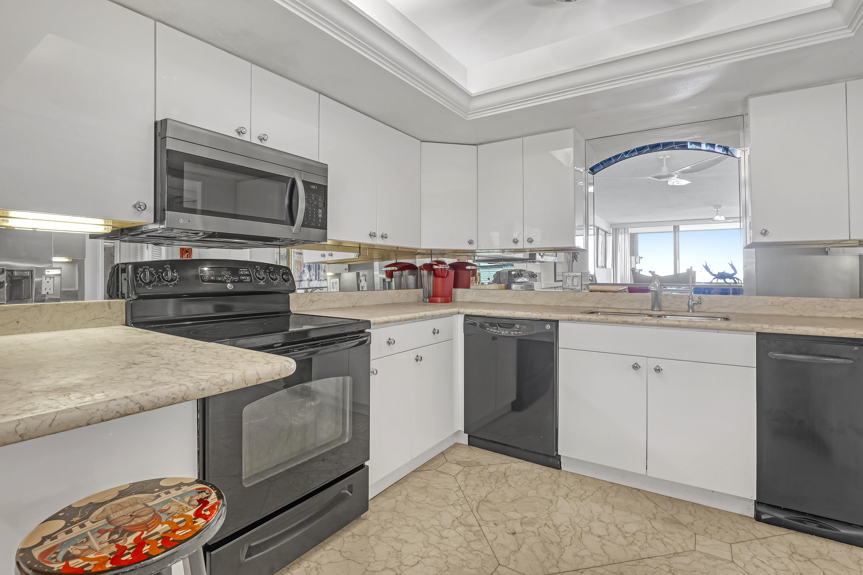 GOVERNORS POINTE CONDO - Residential