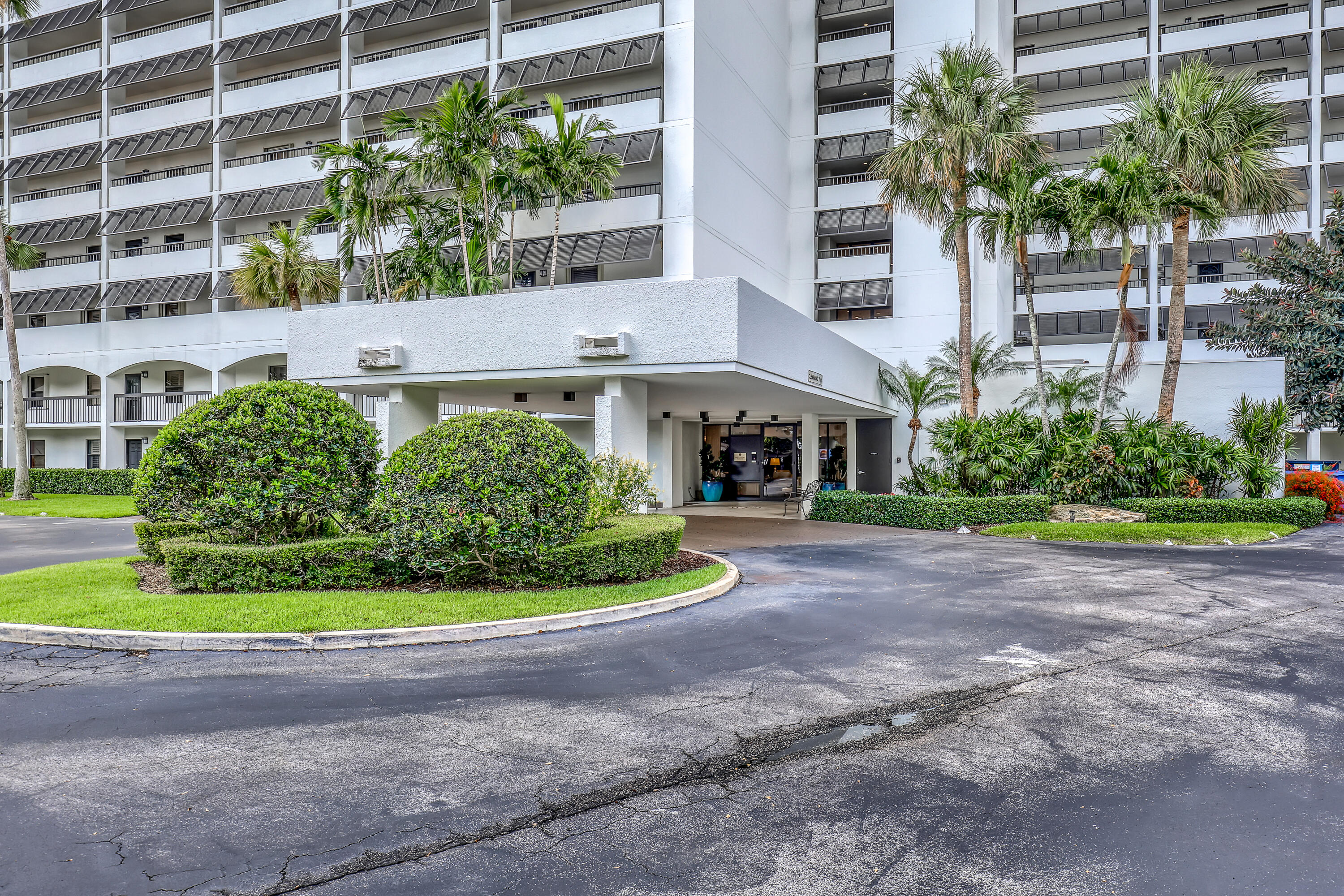 GOVERNORS POINTE CONDO - Residential