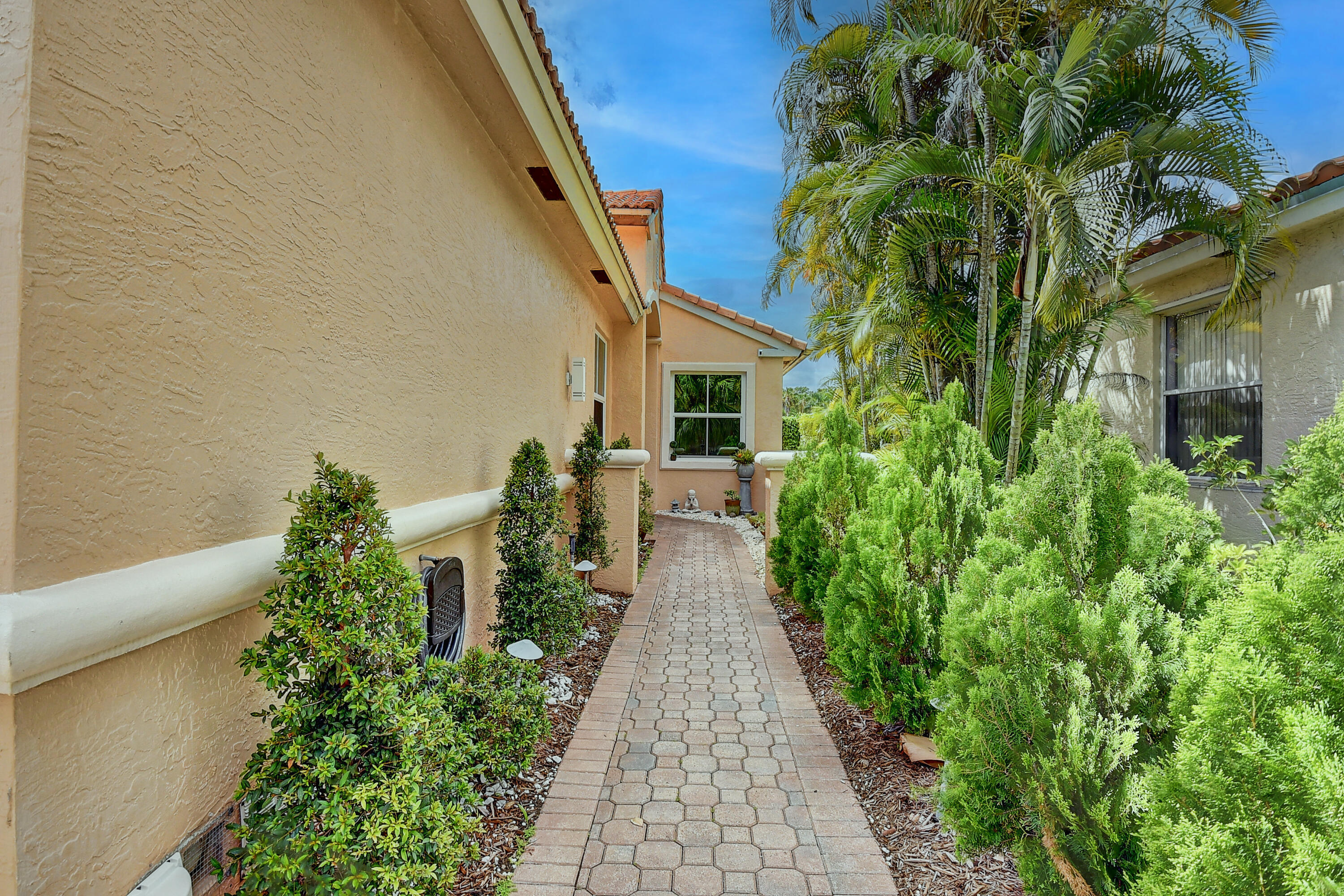 THE SHORES - Residential Lease