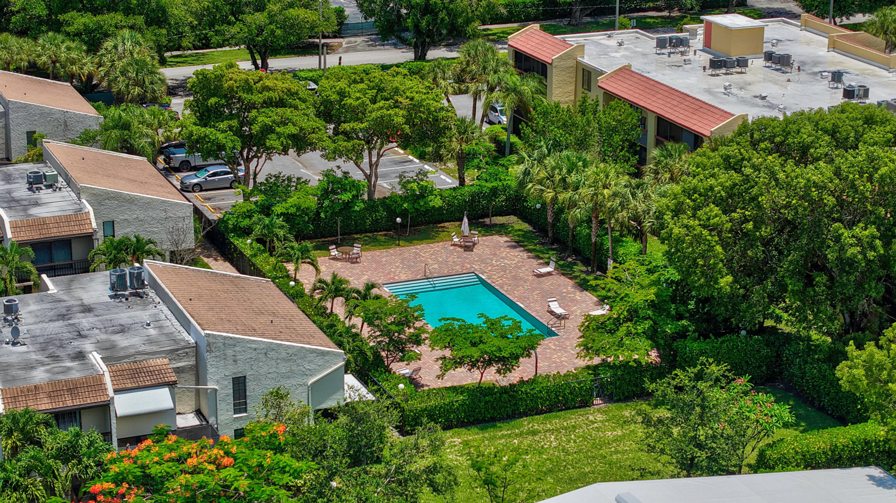 VIZCAYA GARDENS - Residential