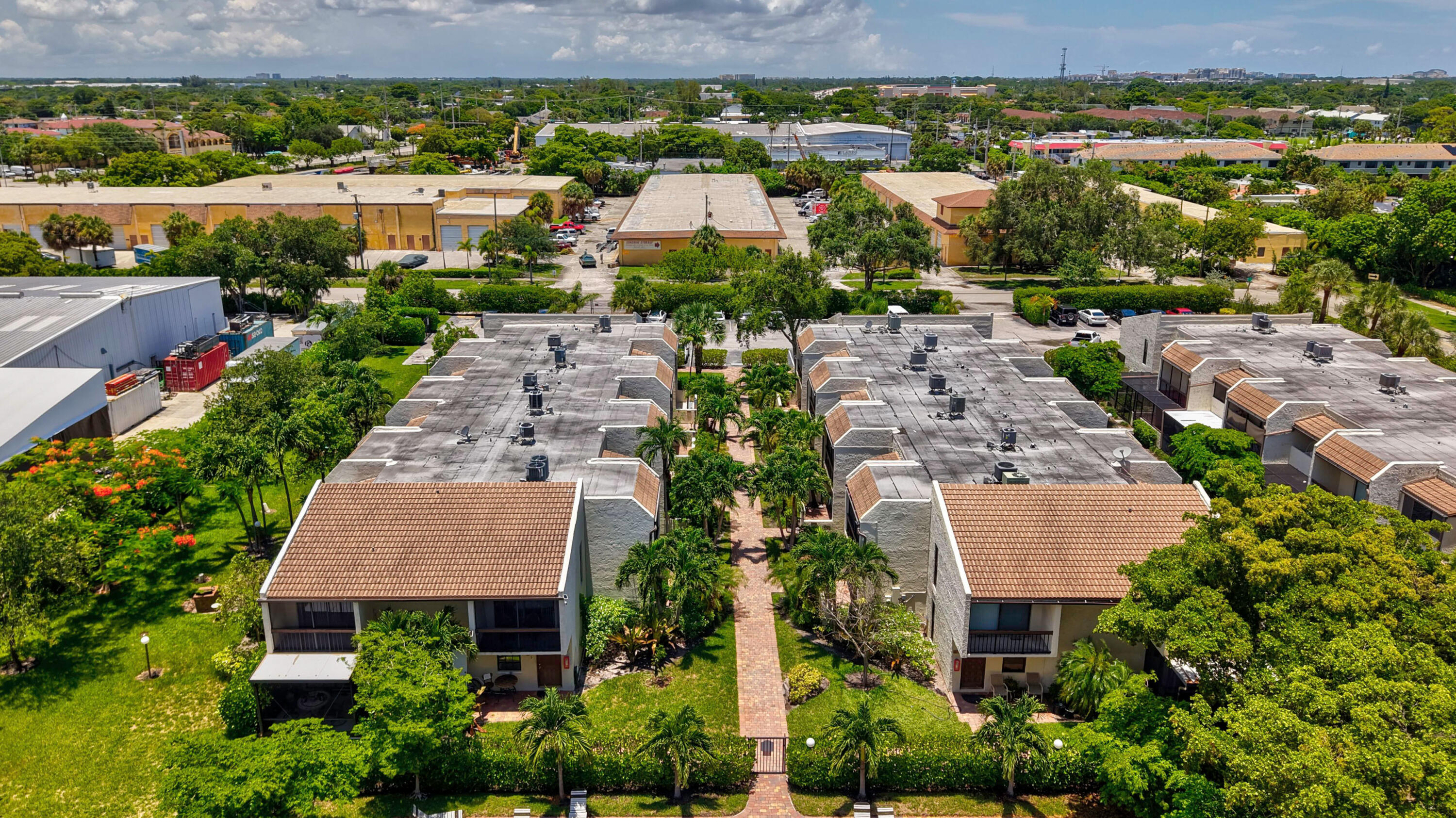 VIZCAYA GARDENS - Residential