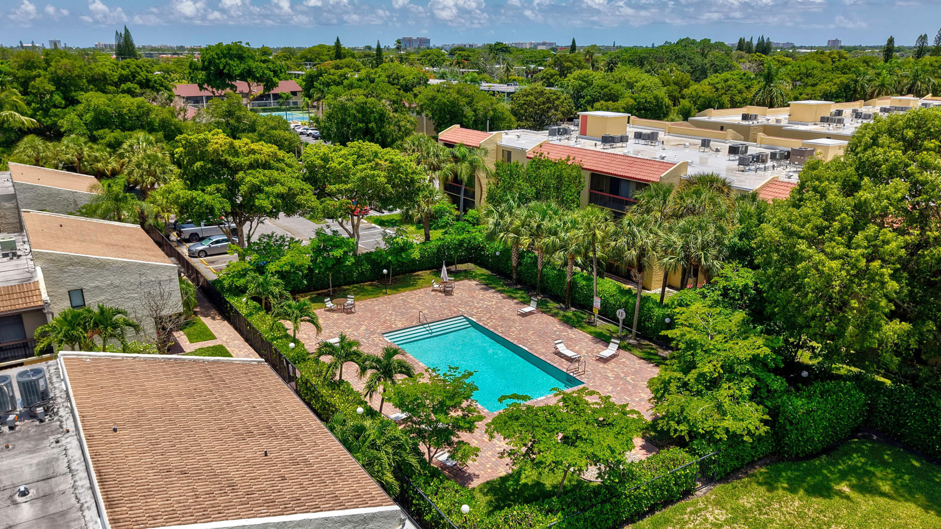 VIZCAYA GARDENS - Residential