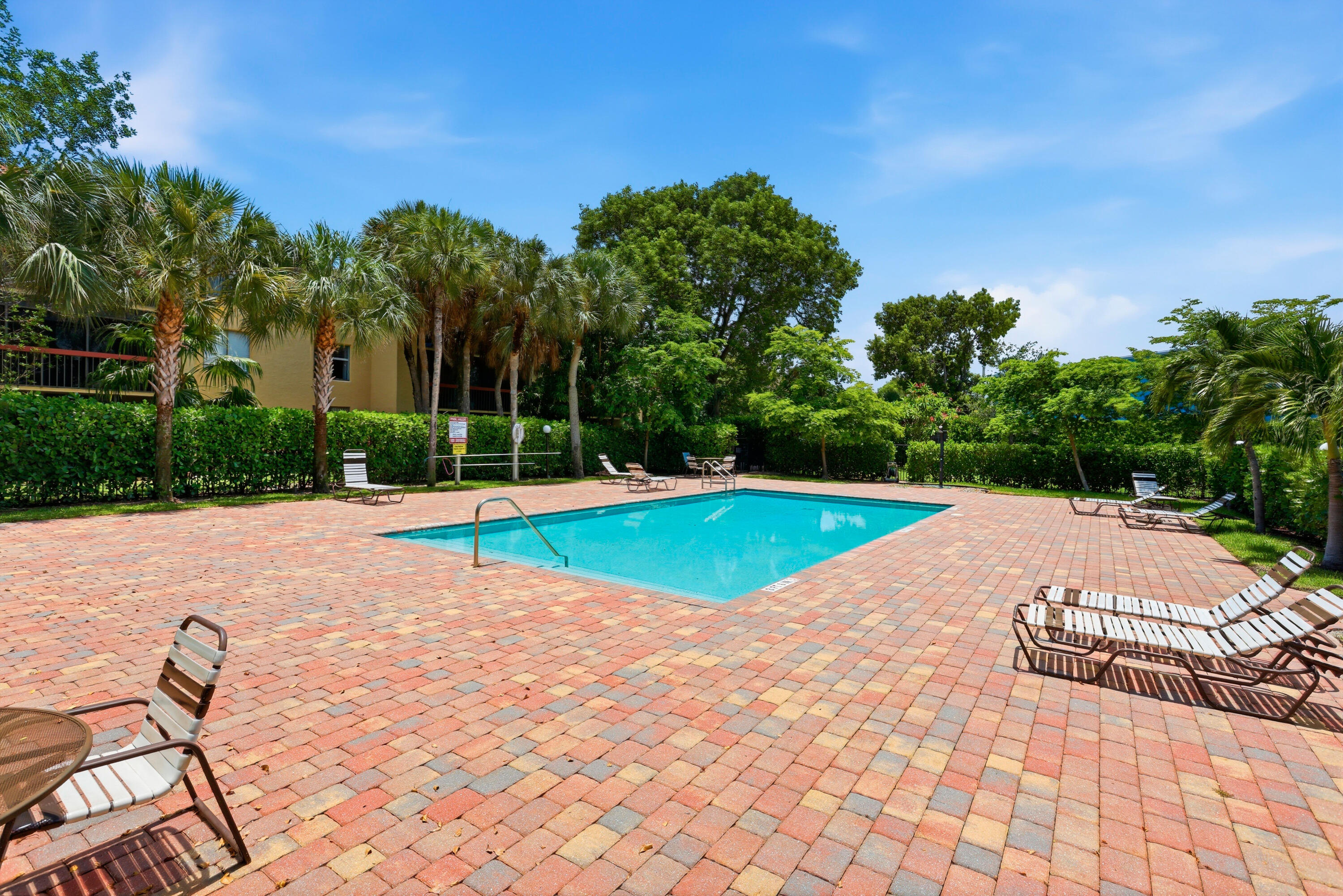 VIZCAYA GARDENS - Residential
