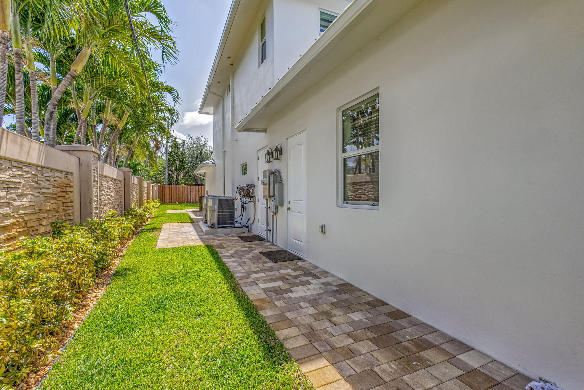 JUNO ISLES - Residential