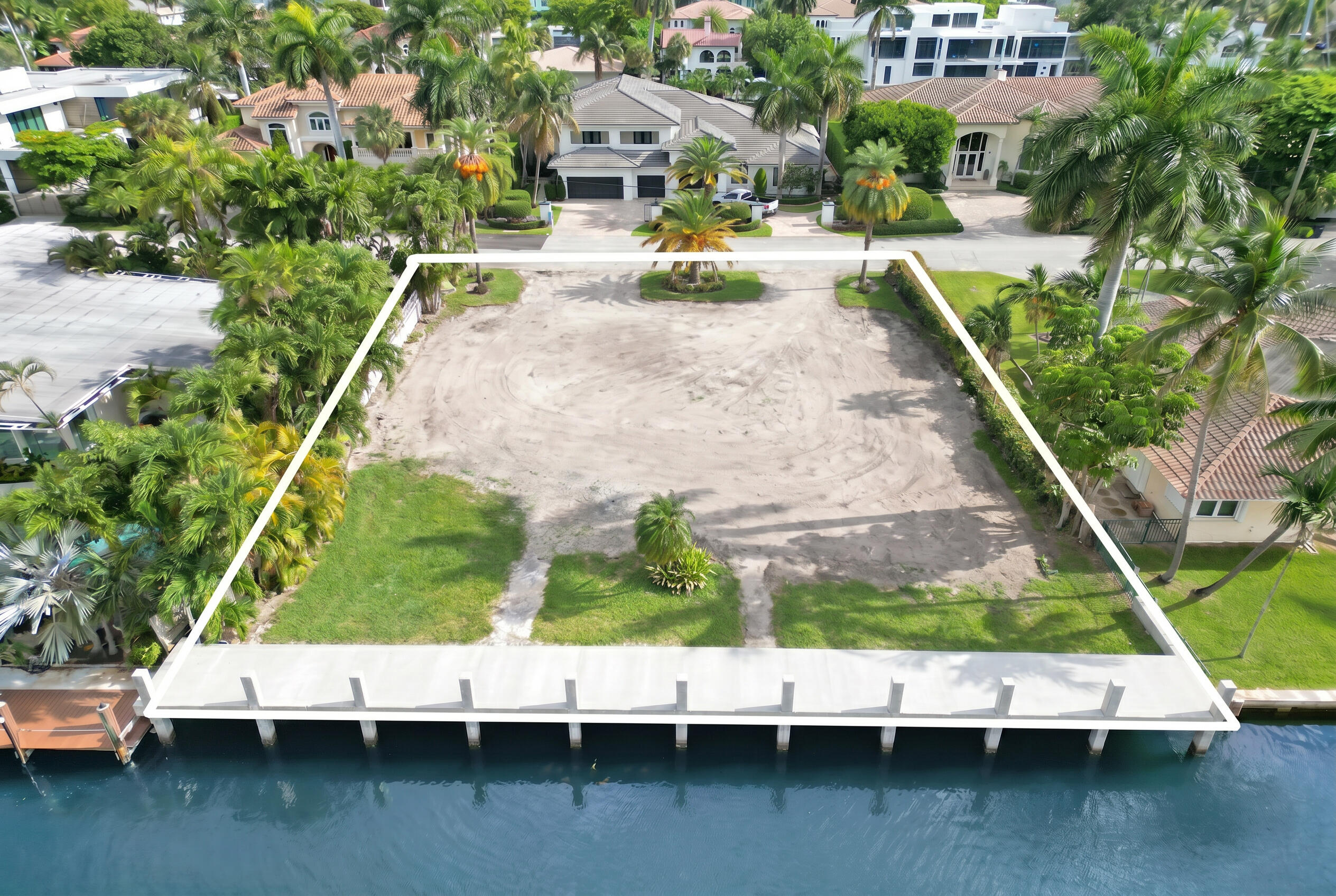 Vacant land with a completed new concrete dock in a great neighborhood in Las Olas. Ready to build the home of your dreams! zoning RS 4.4 Make an offer!