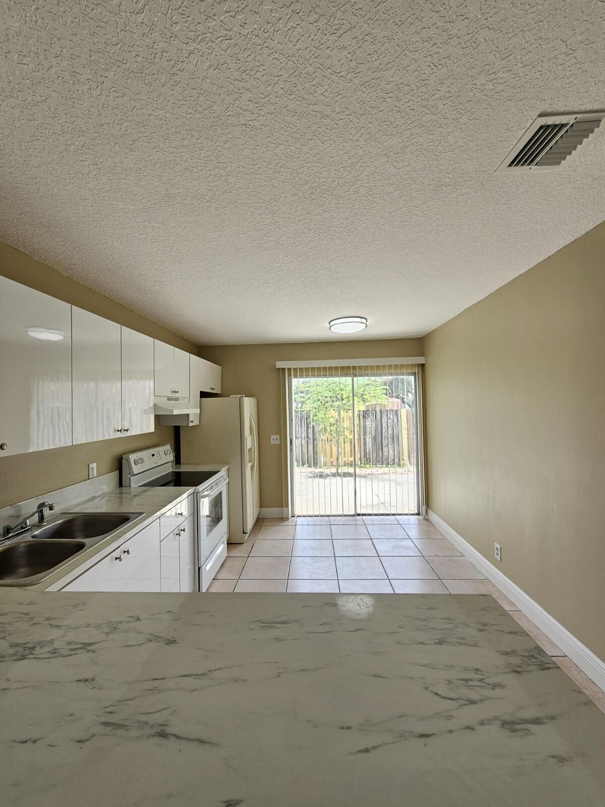 FOREST GLEN - Residential Lease