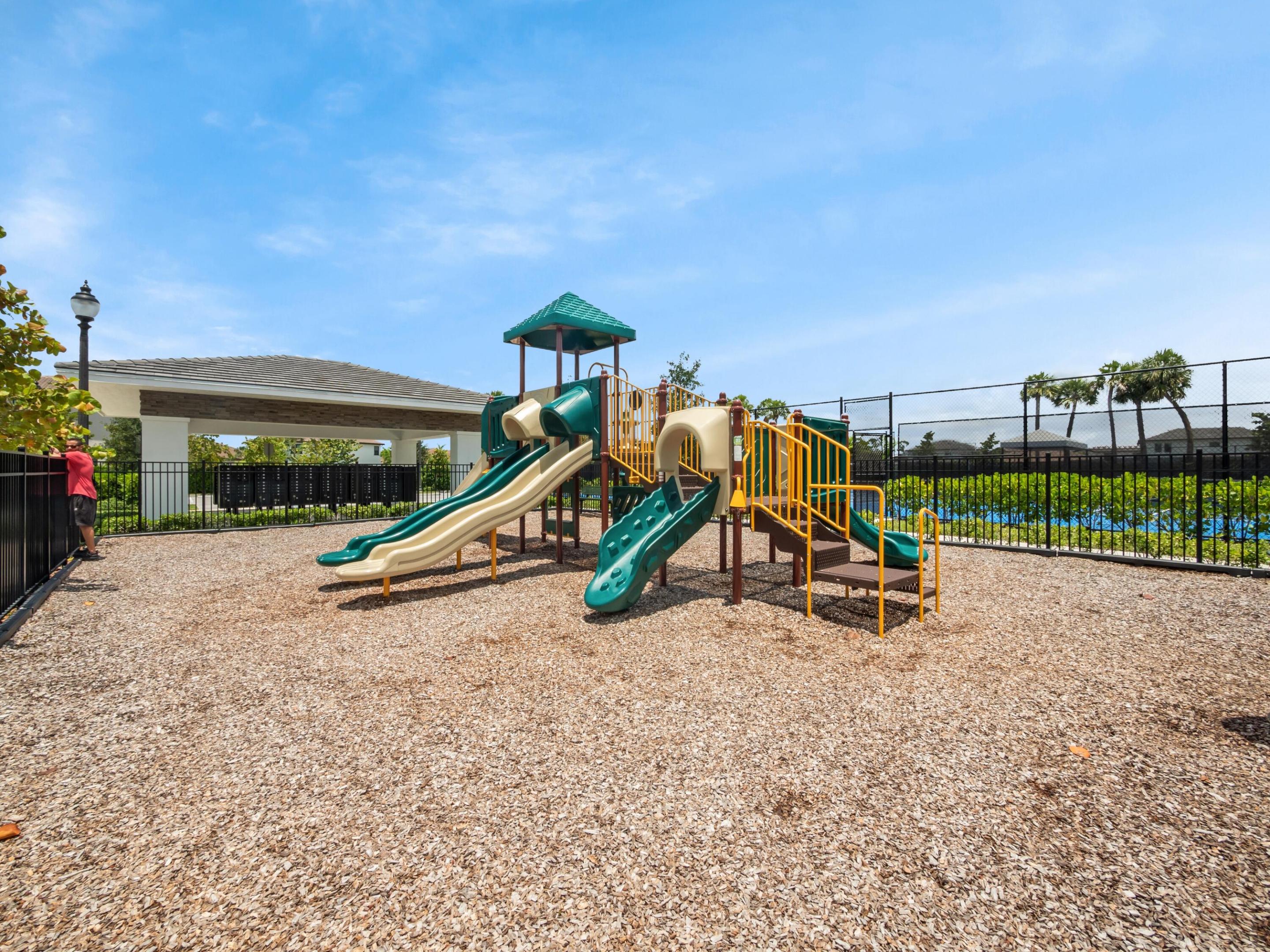 CRESTWOOD NORTH - Residential