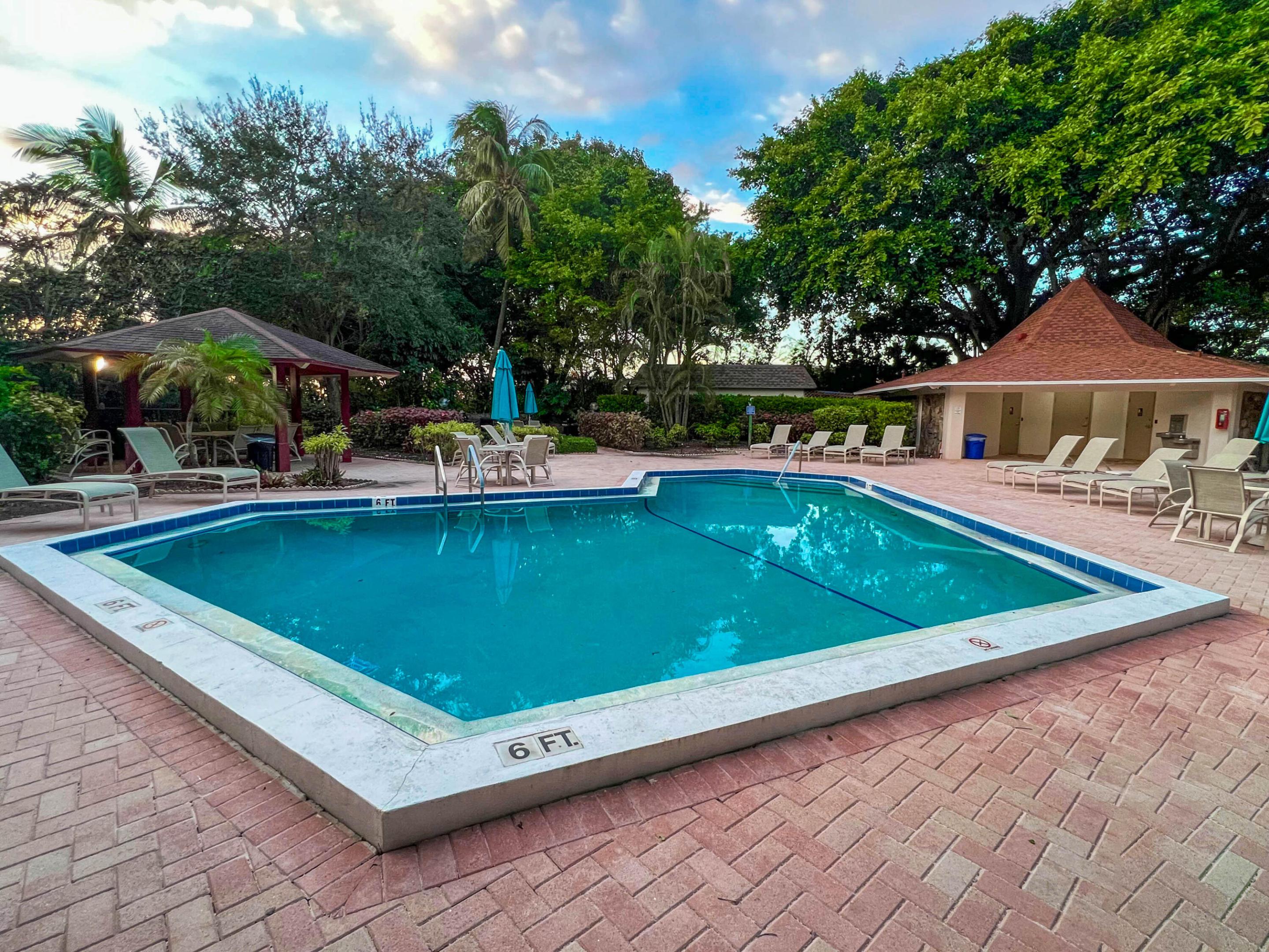 NO 8 PALM-AIRE COUNTRY CLUB - Residential