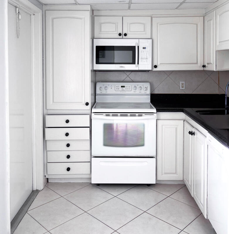 NO 8 PALM-AIRE COUNTRY CLUB - Residential