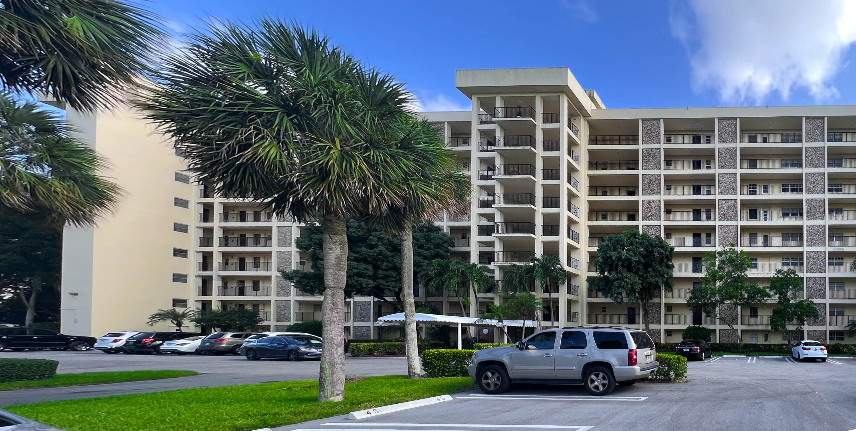 NO 8 PALM-AIRE COUNTRY CLUB - Residential