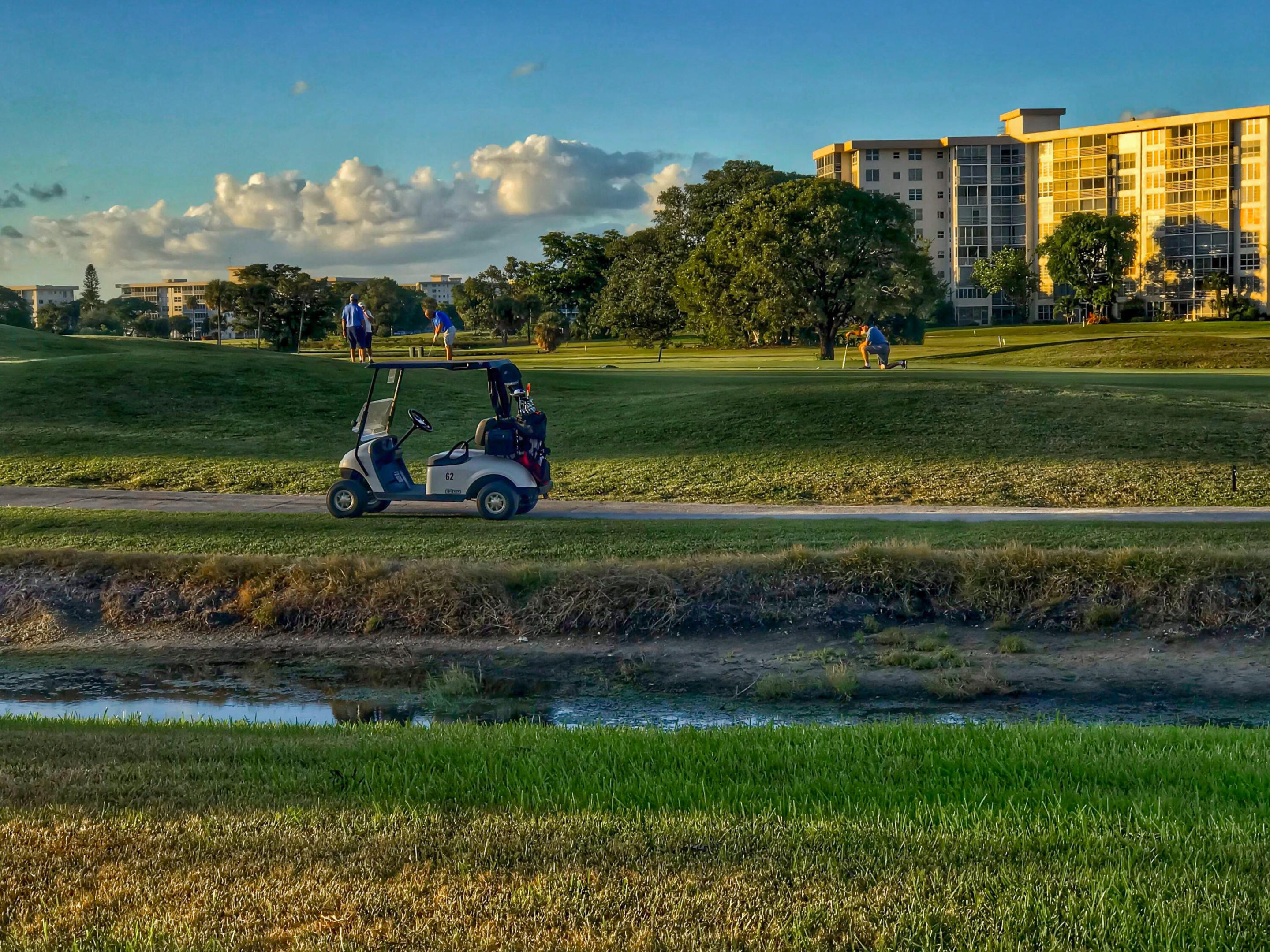 NO 8 PALM-AIRE COUNTRY CLUB - Residential