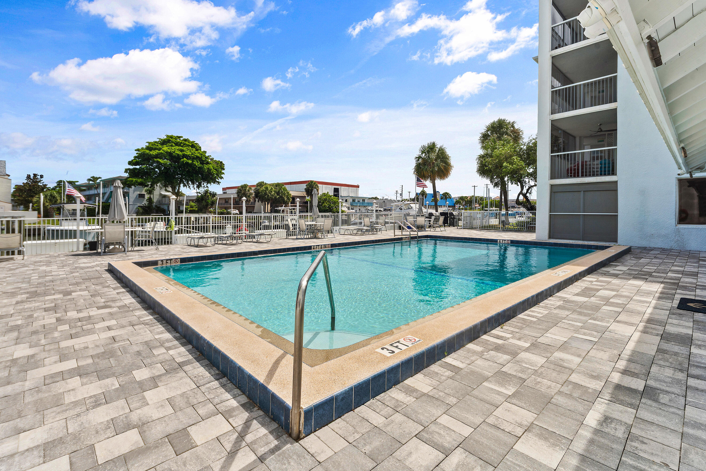 PARADISE VILLAS CONDO - Residential