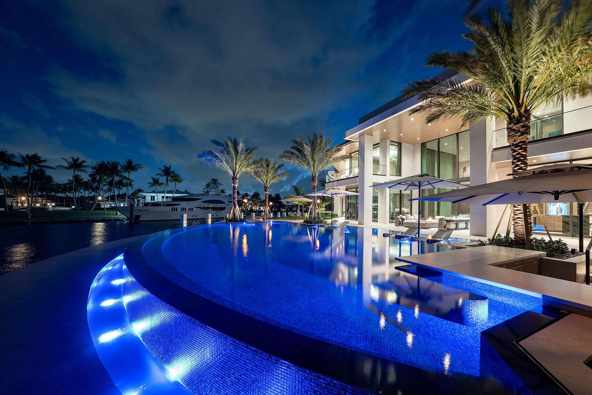ROYAL PALM YACHT & COUNTRY CLUB - Residential