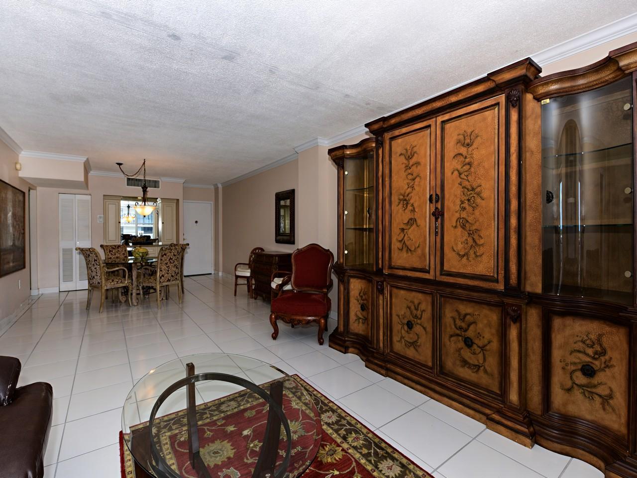 PATRICIAN OF PALM BEACH CONDO - Residential Lease