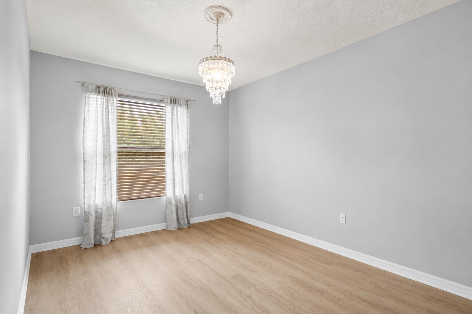 SEMINOLE ESTATES & TOWNHOMES - Residential
