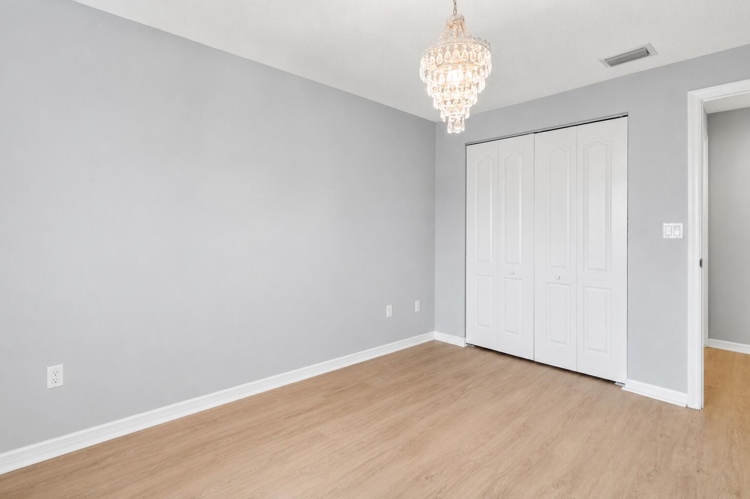 SEMINOLE ESTATES & TOWNHOMES - Residential