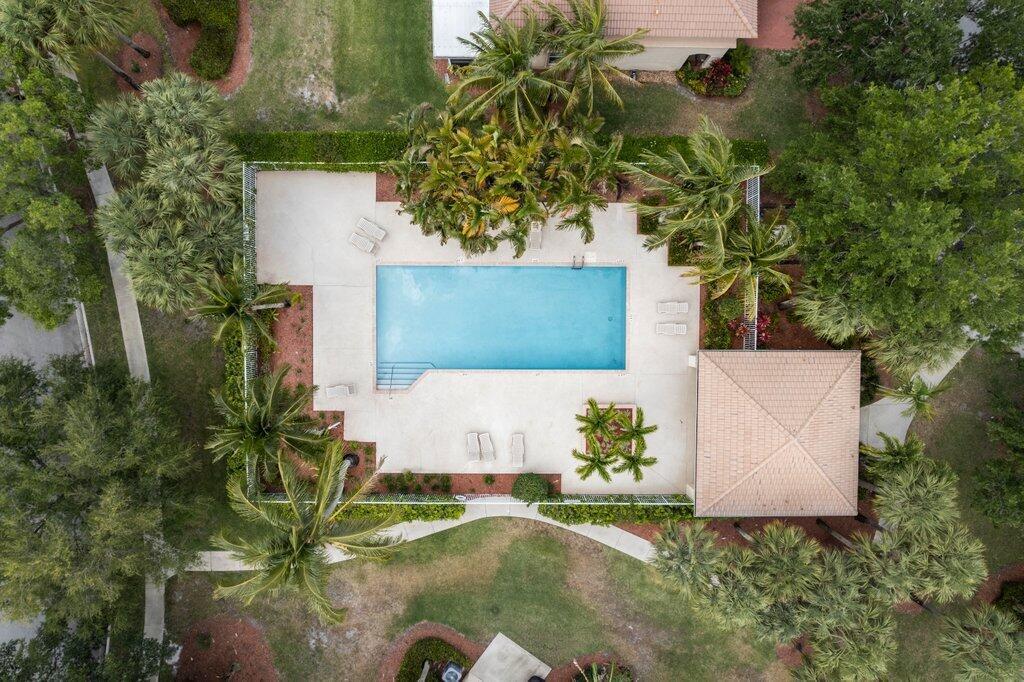 SEMINOLE ESTATES & TOWNHOMES - Residential