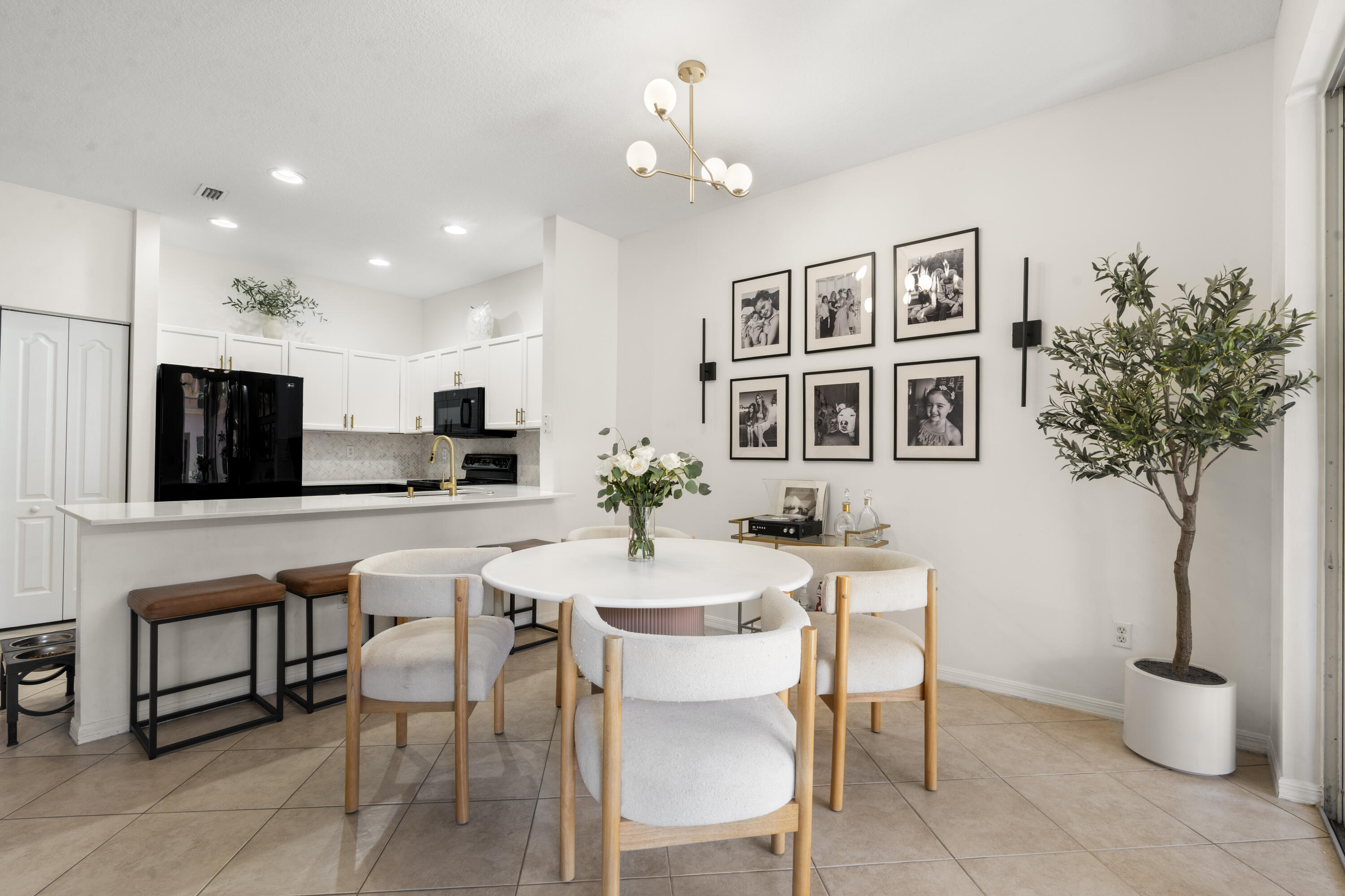 SEMINOLE ESTATES & TOWNHOMES - Residential