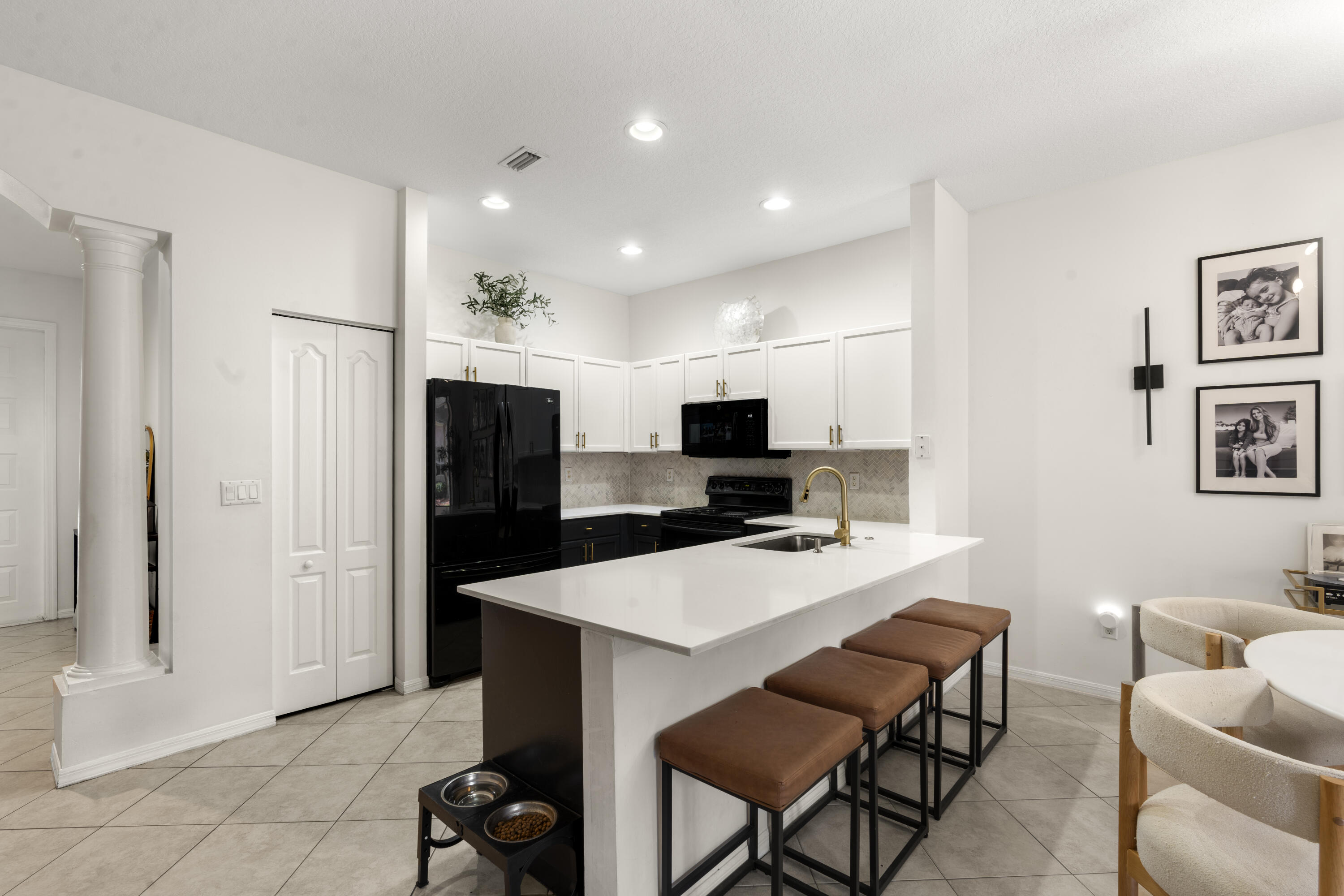 SEMINOLE ESTATES & TOWNHOMES - Residential