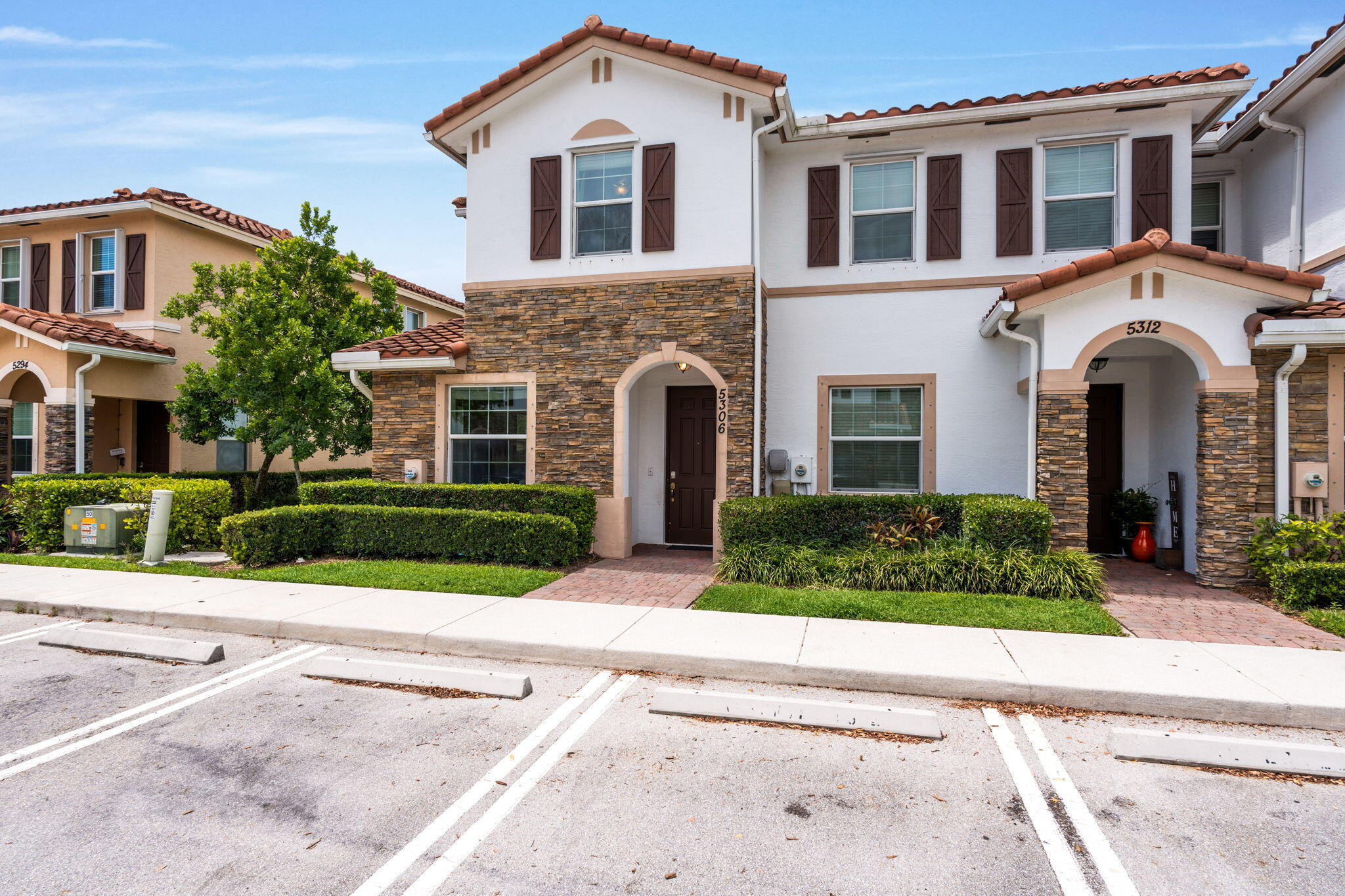 CHARLESTON COMMONS 2 - Residential