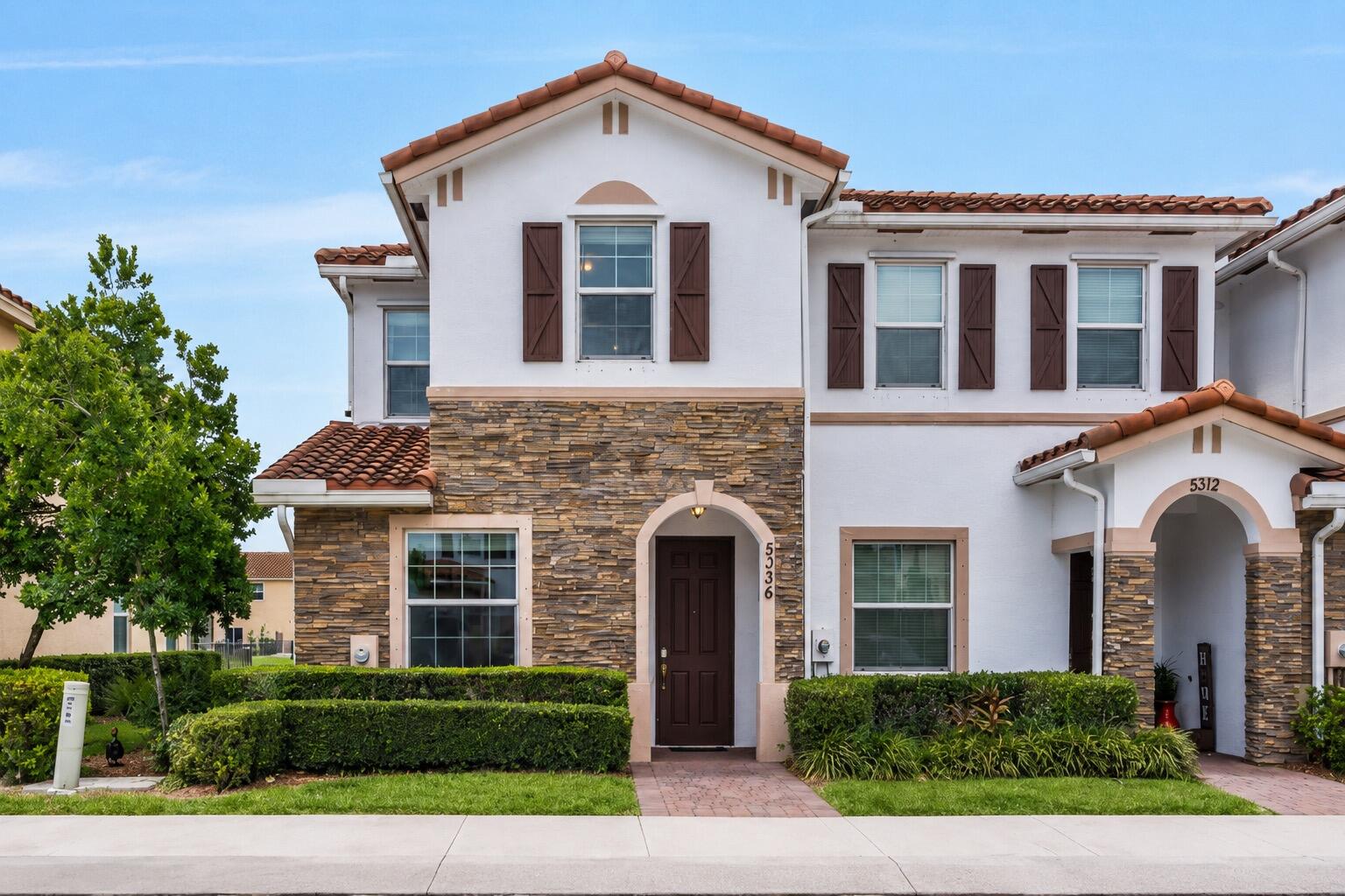 CHARLESTON COMMONS 2 - Residential