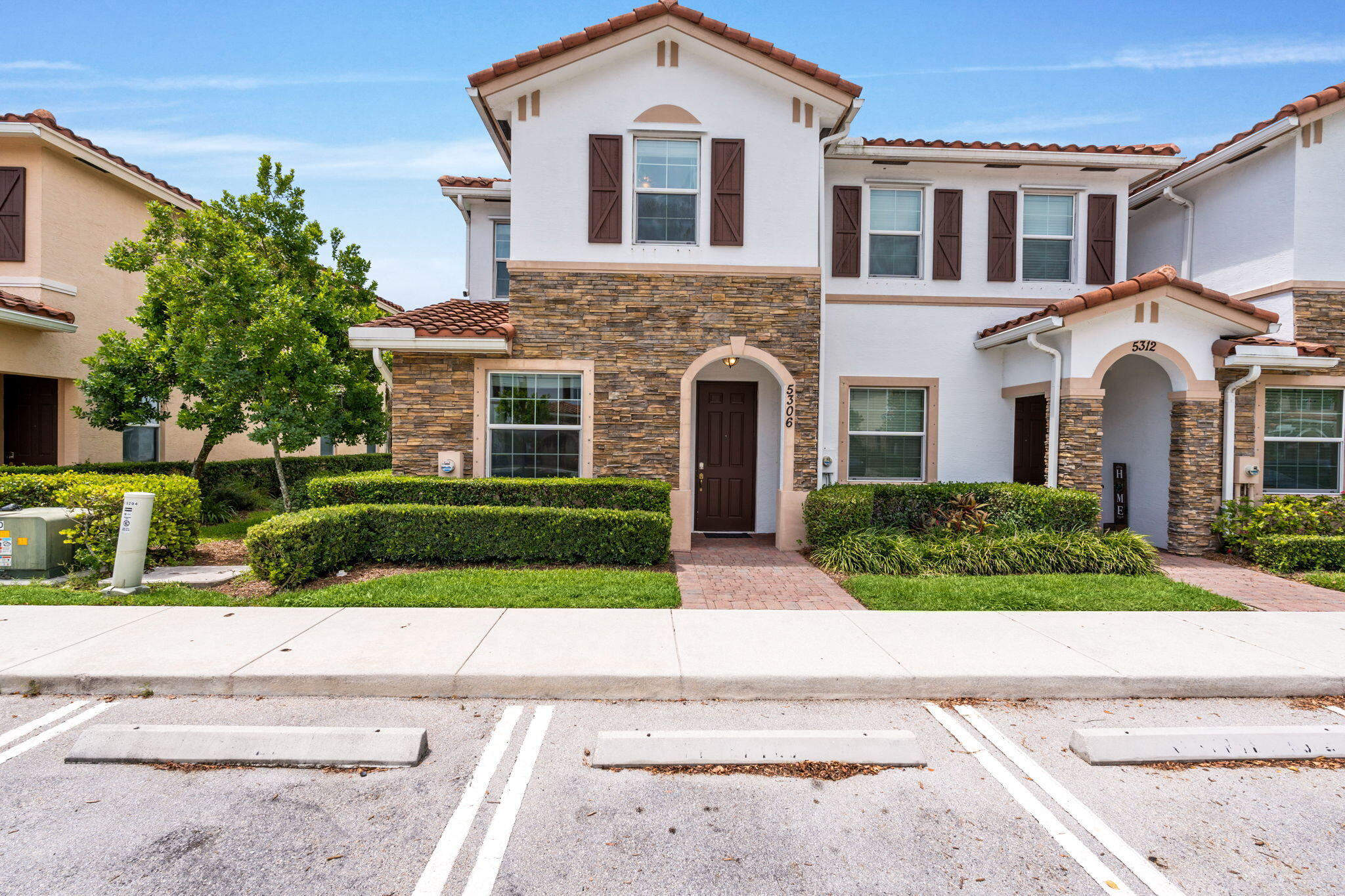 CHARLESTON COMMONS 2 - Residential