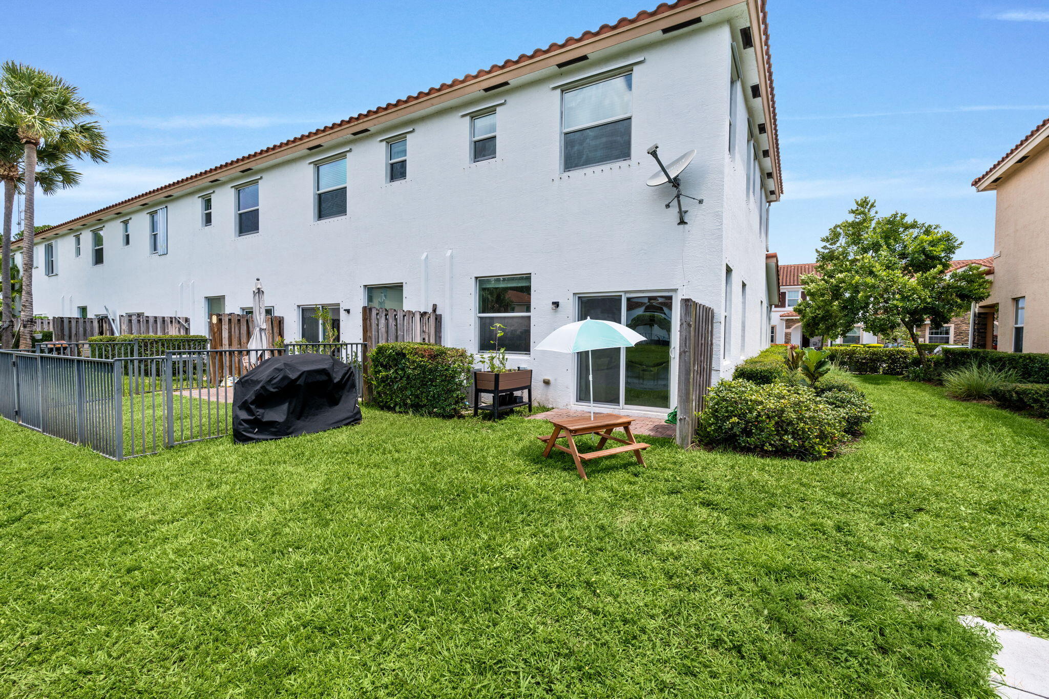 CHARLESTON COMMONS 2 - Residential