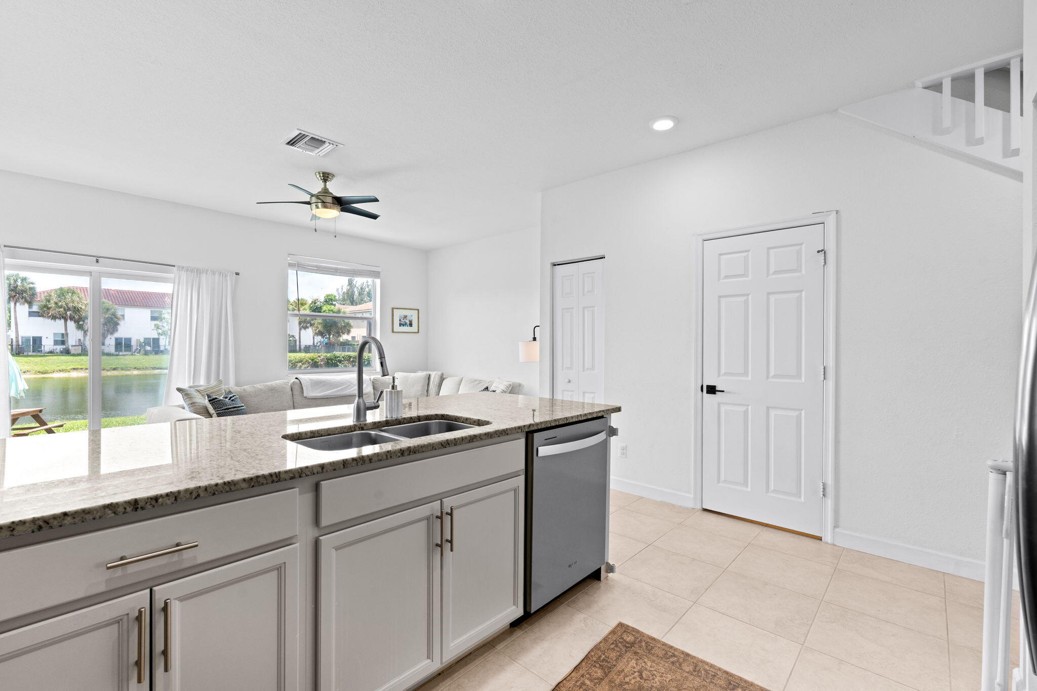 CHARLESTON COMMONS 2 - Residential