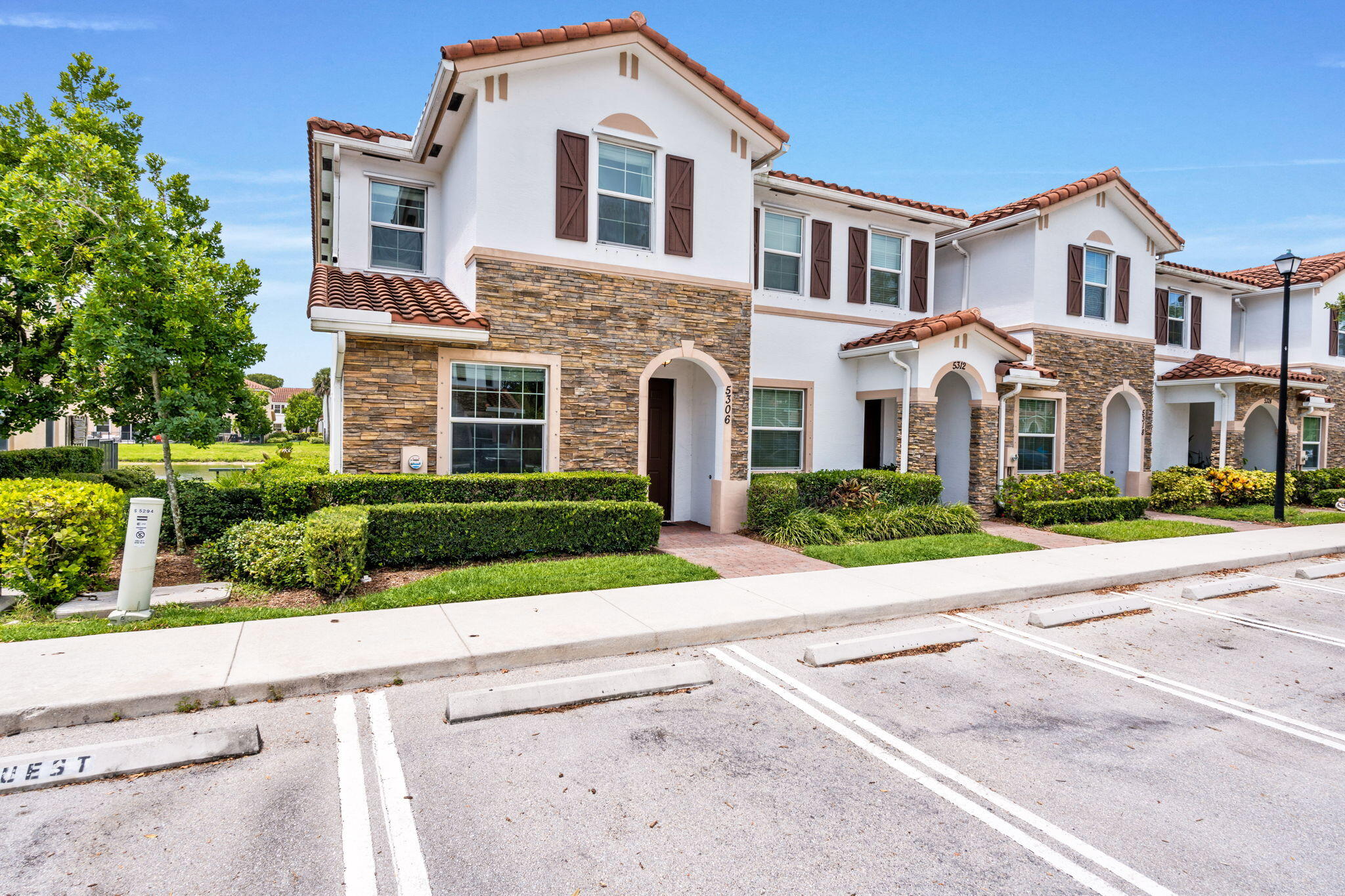 CHARLESTON COMMONS 2 - Residential