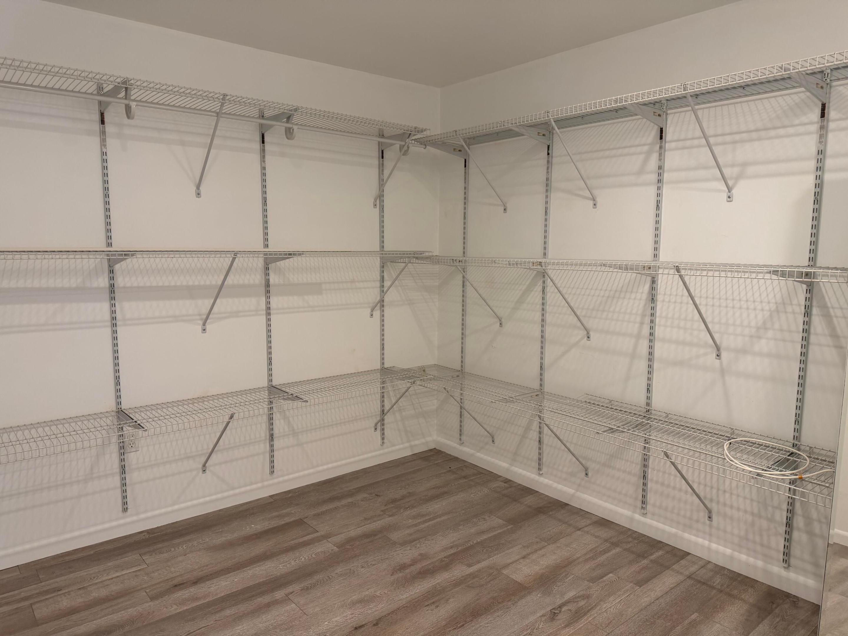HOLLYWOOD HILLS NORTH SEC ONE - Residential Lease