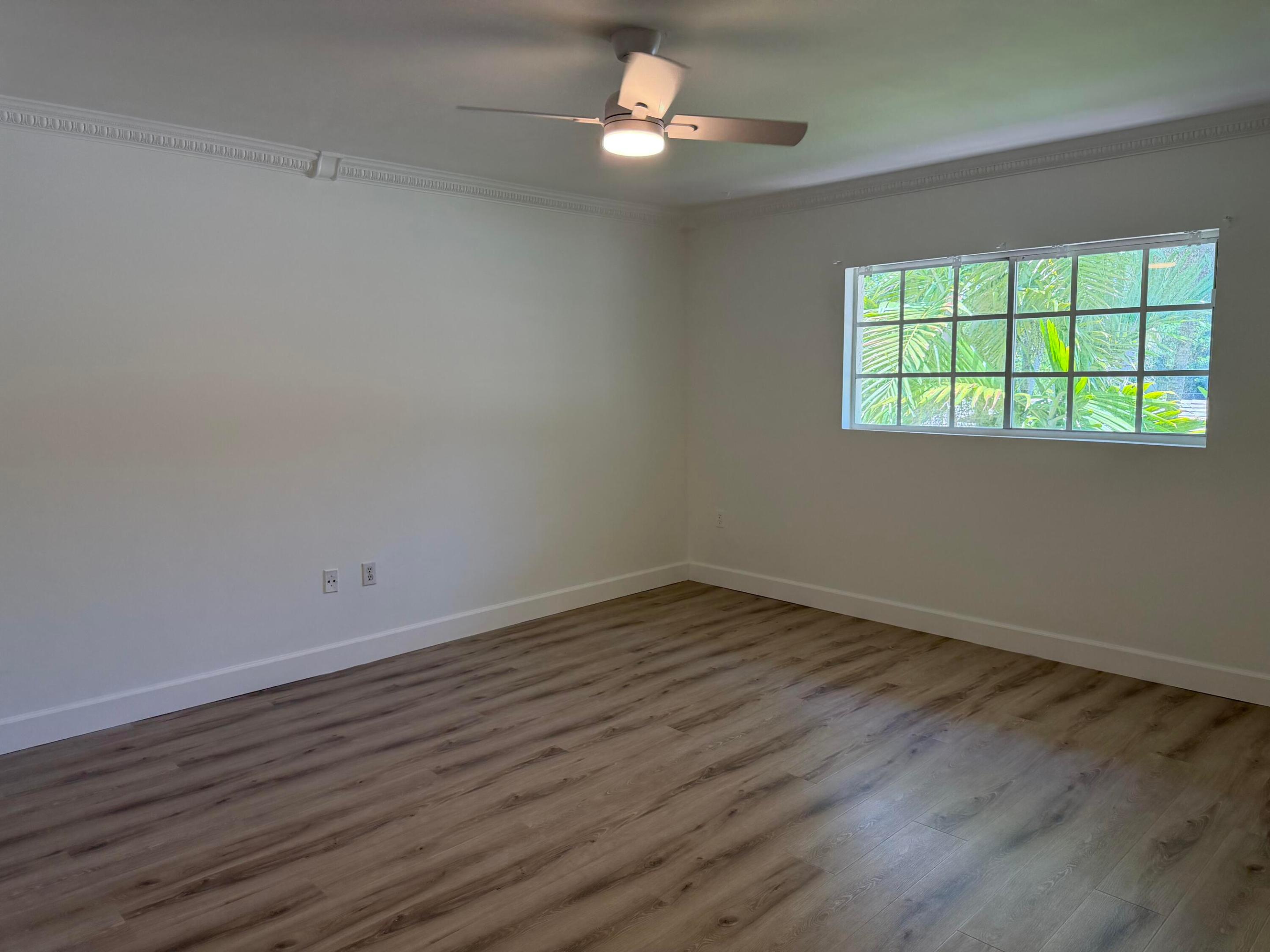 HOLLYWOOD HILLS NORTH SEC ONE - Residential Lease