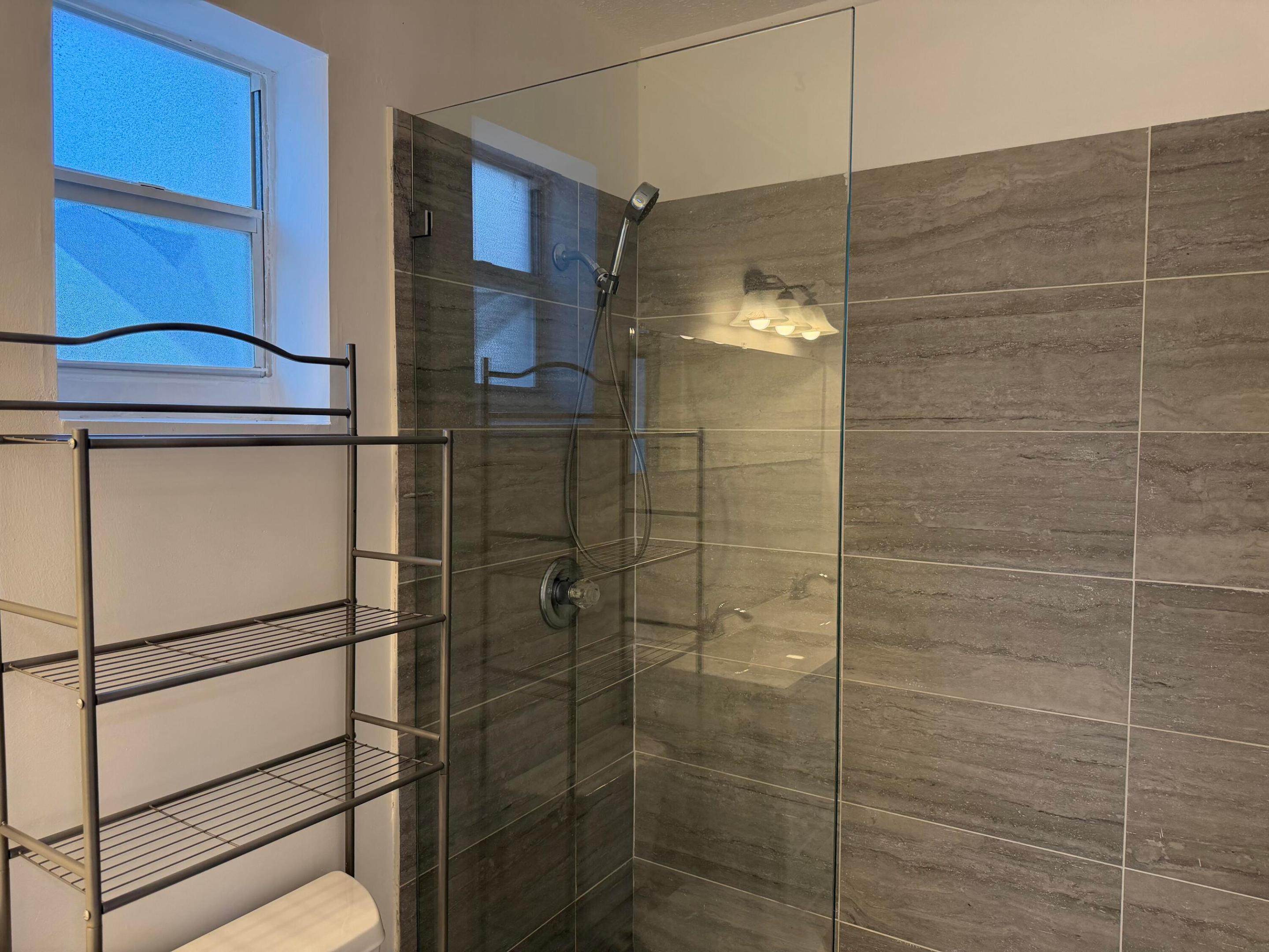 HOLLYWOOD HILLS NORTH SEC ONE - Residential Lease