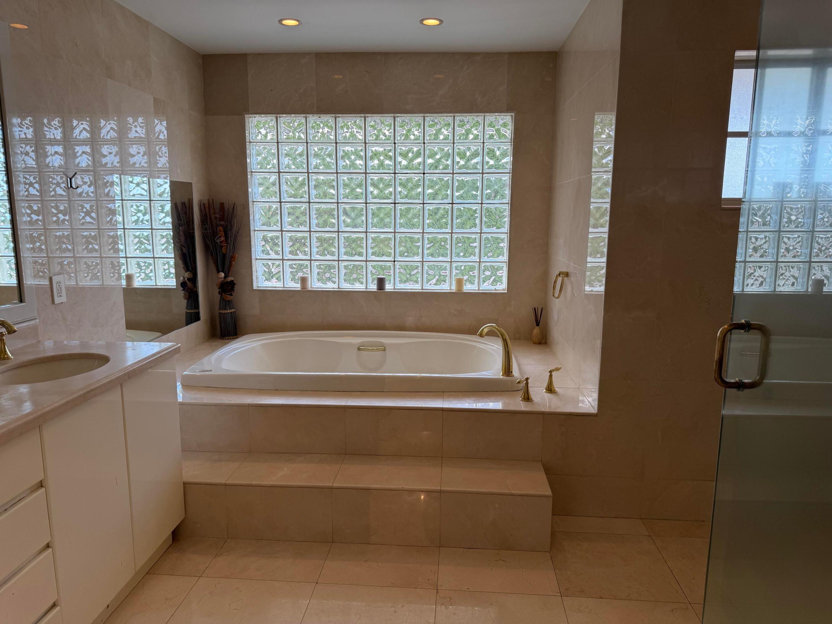 HOLLYWOOD HILLS NORTH SEC ONE - Residential Lease
