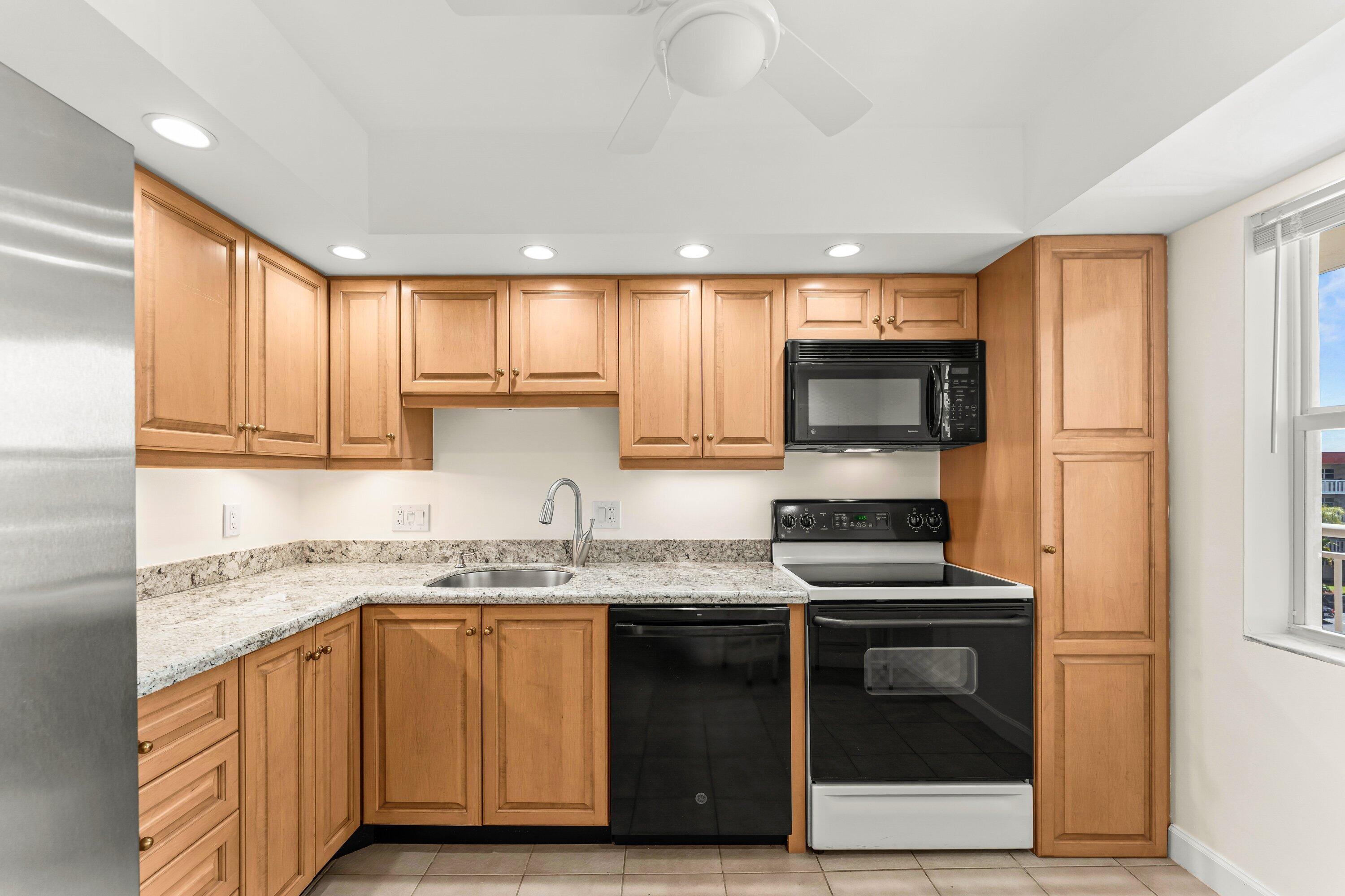 PALM-AIRE AT CORAL KEY - Residential