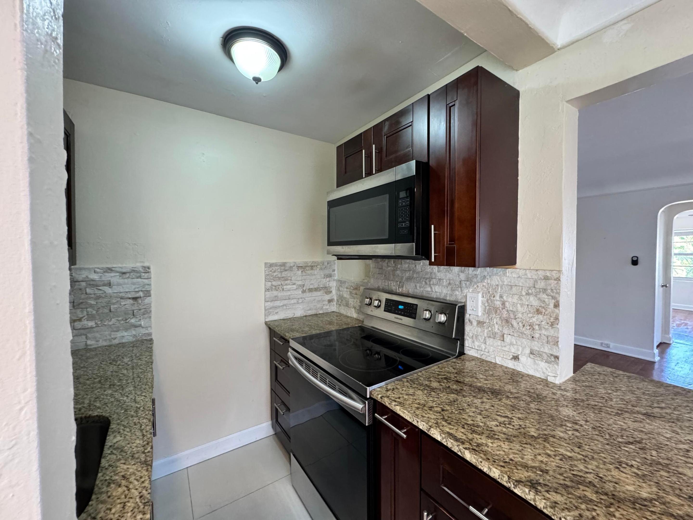 LAKE WORTH TOWN OF - Residential Lease