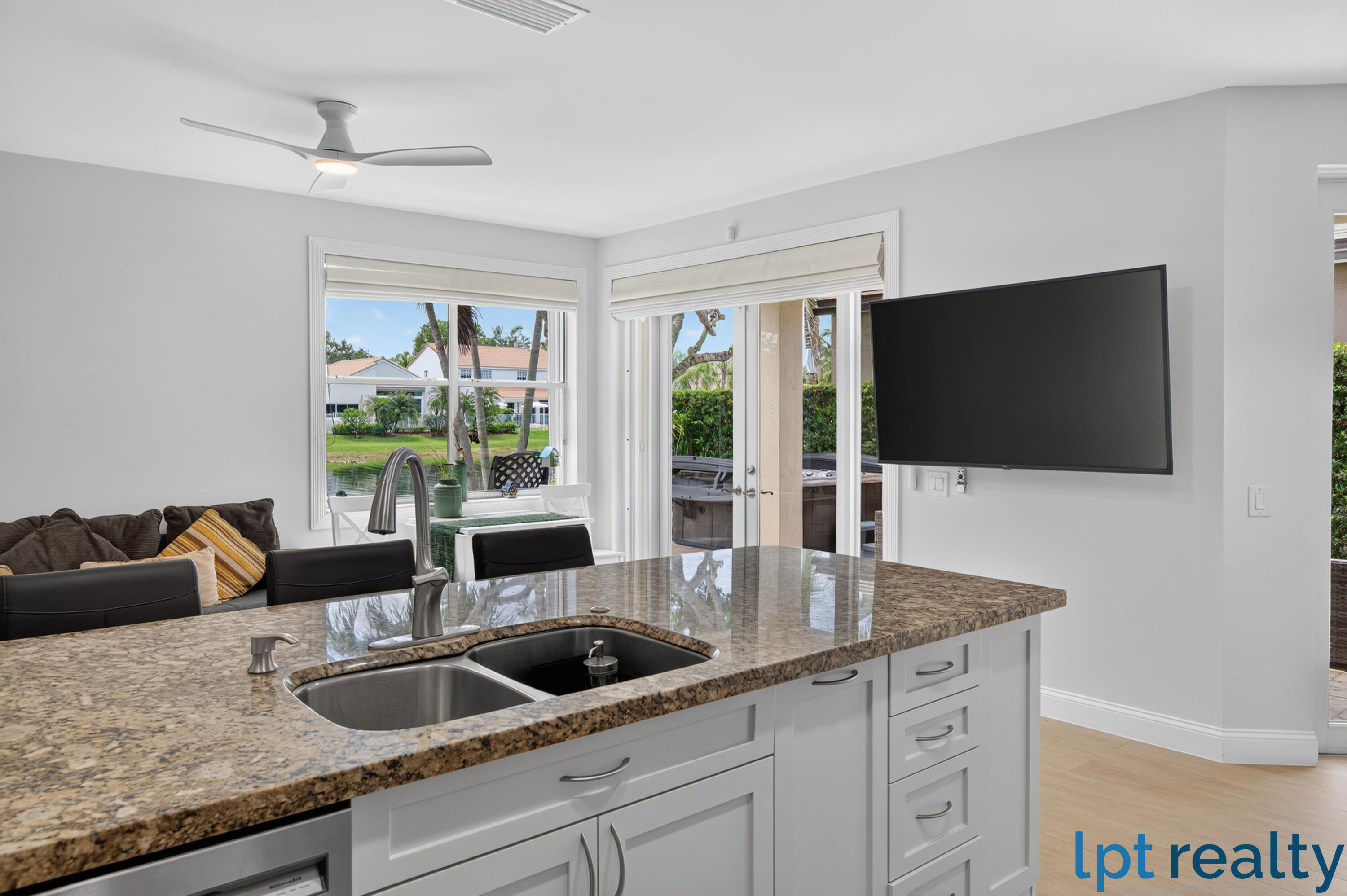 THE LAKES - Residential