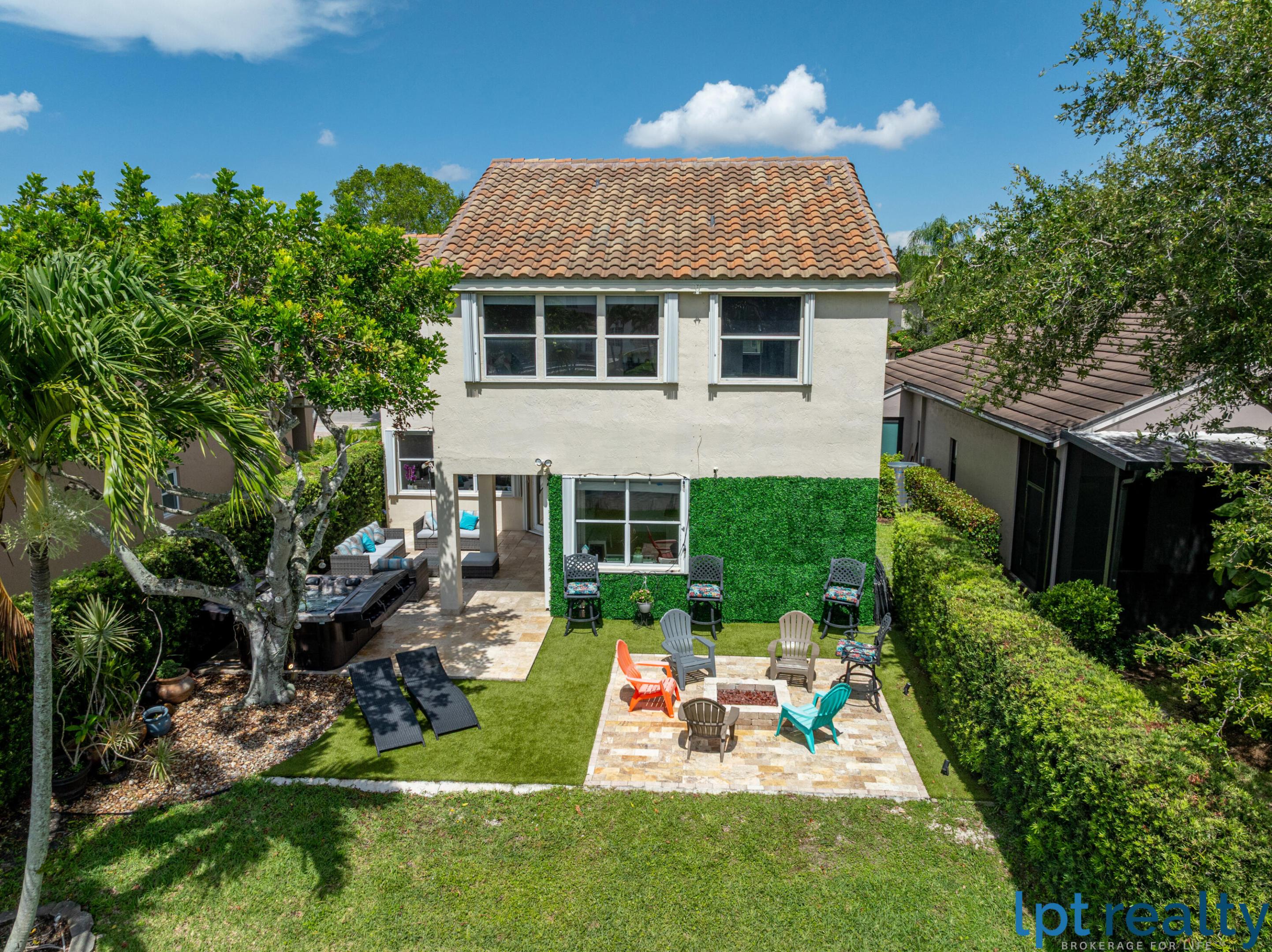 THE LAKES - Residential