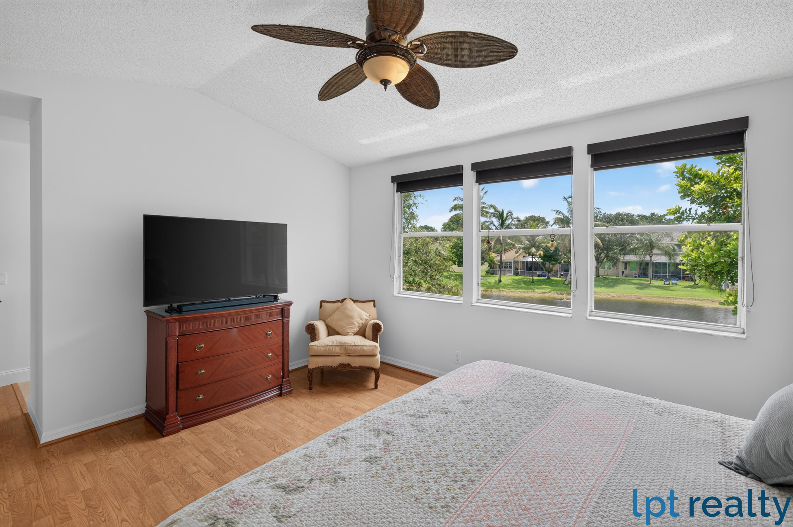 THE LAKES - Residential
