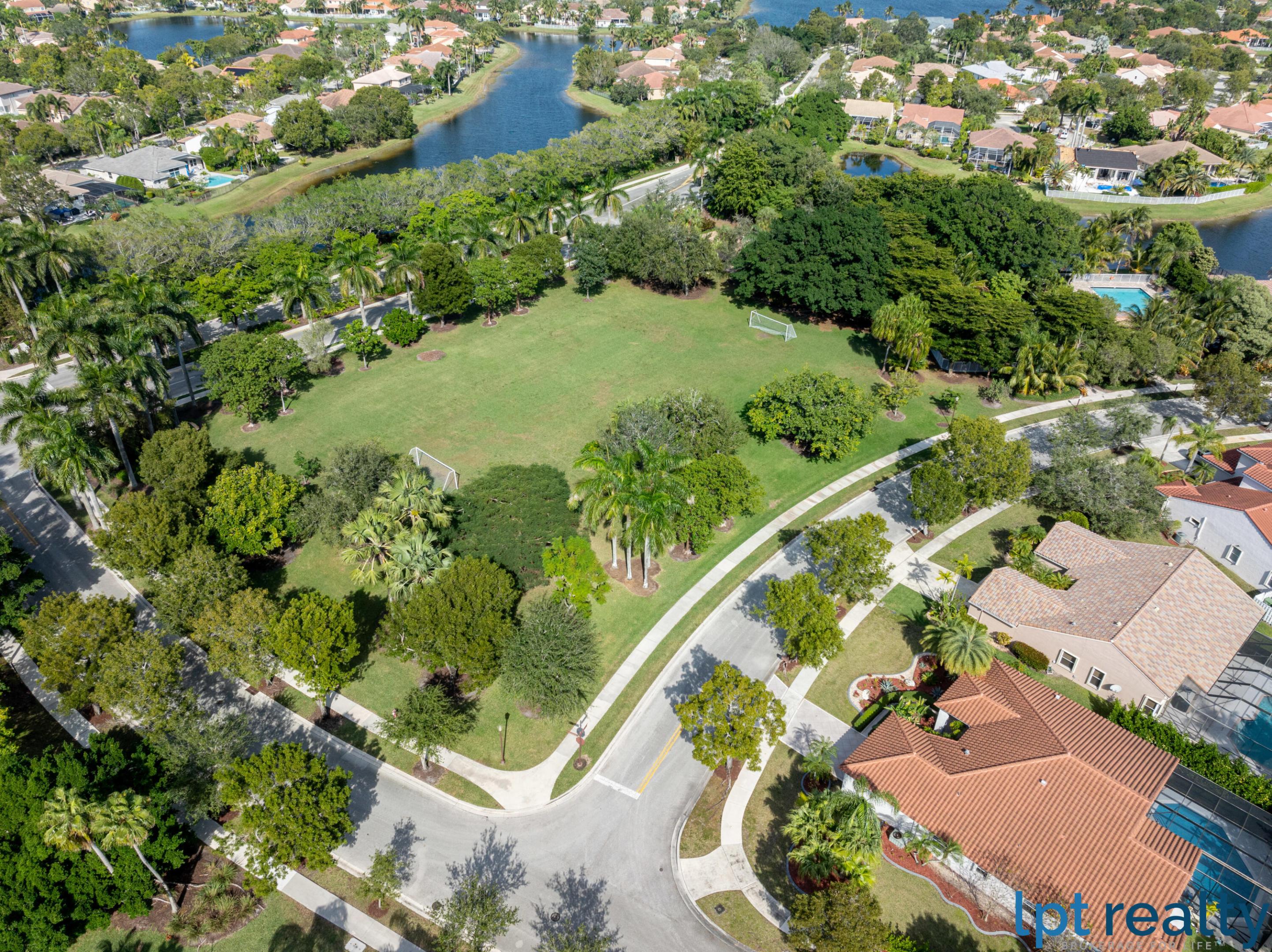 THE LAKES - Residential