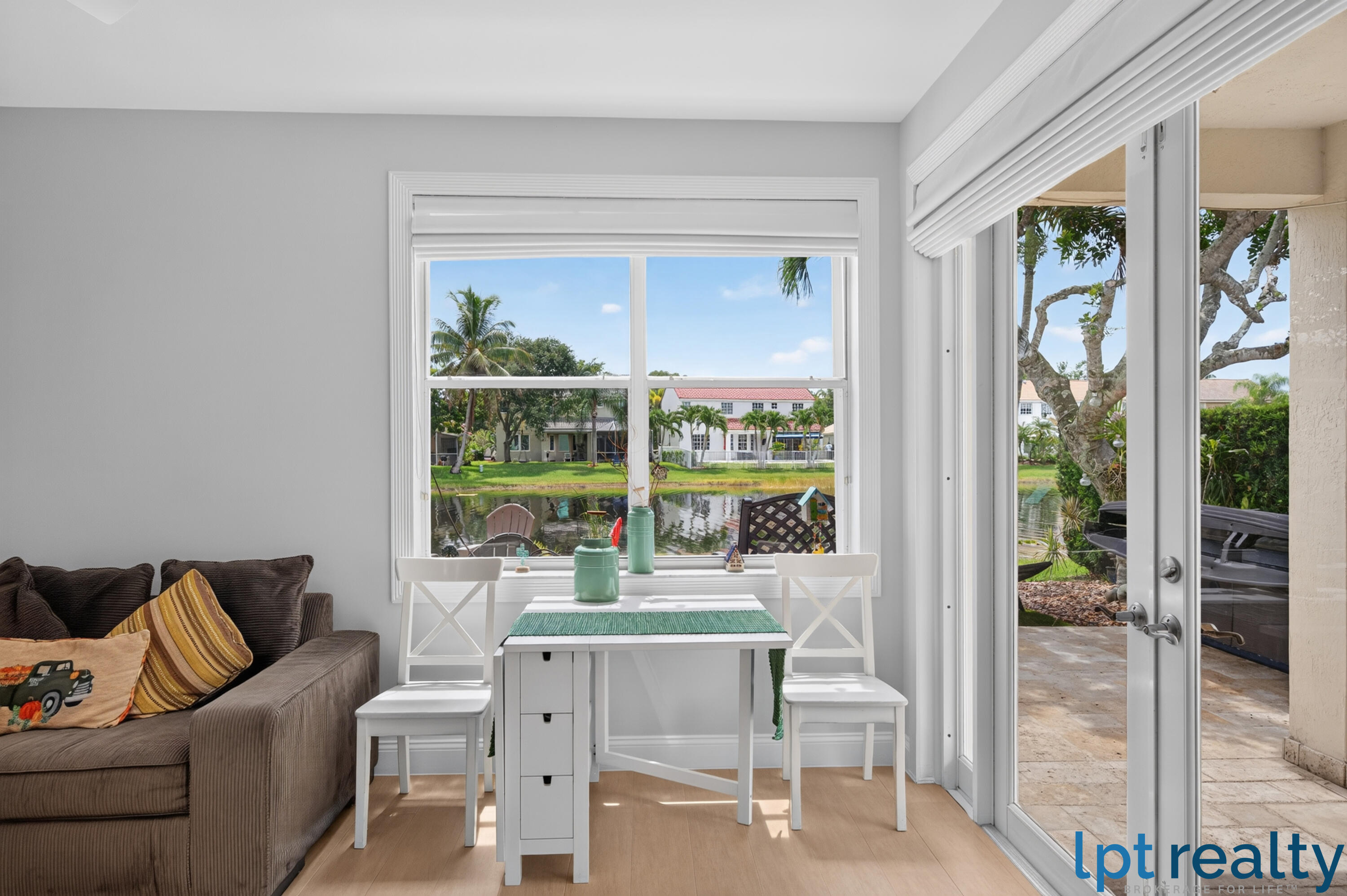 THE LAKES - Residential
