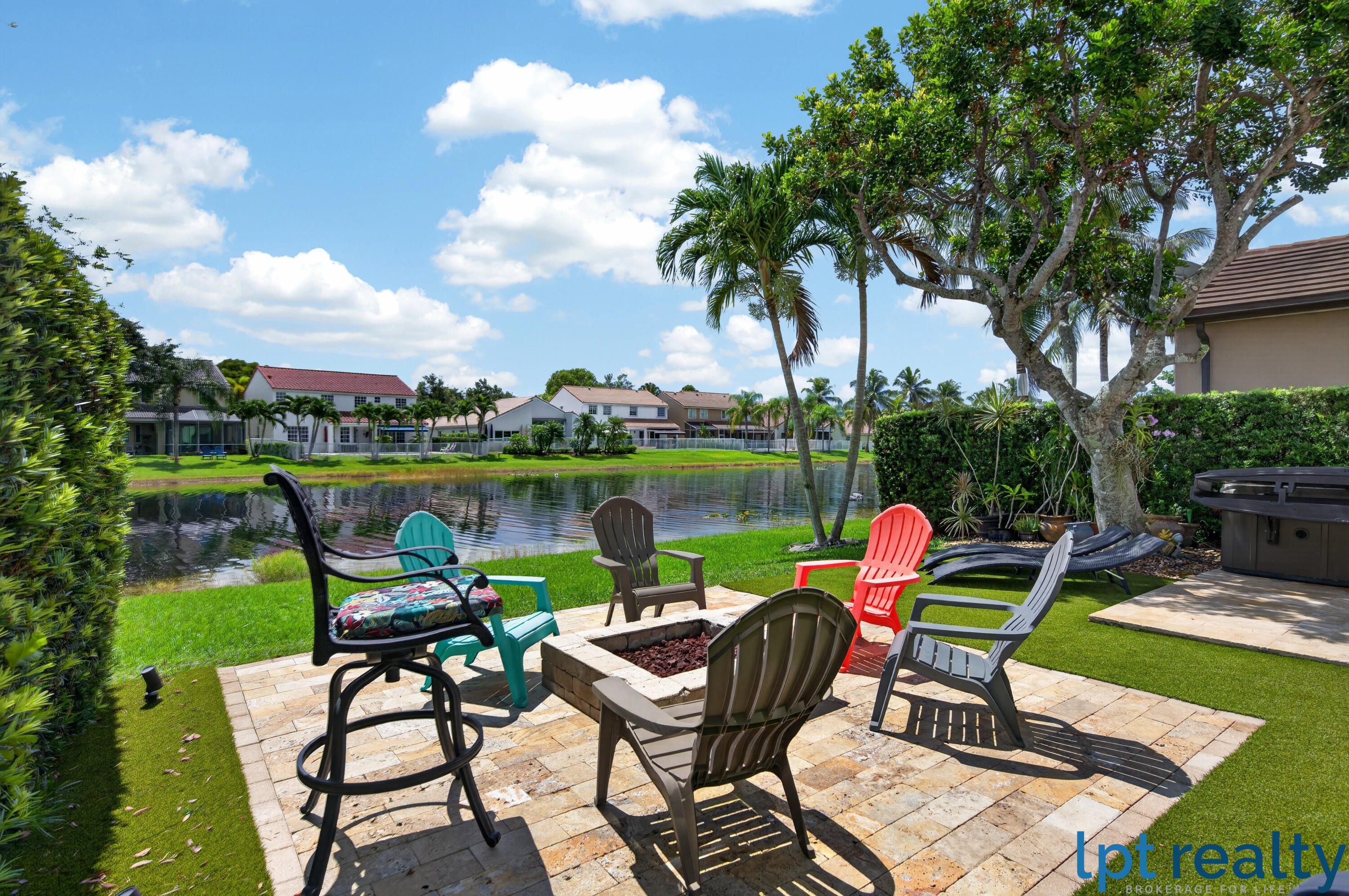 THE LAKES - Residential
